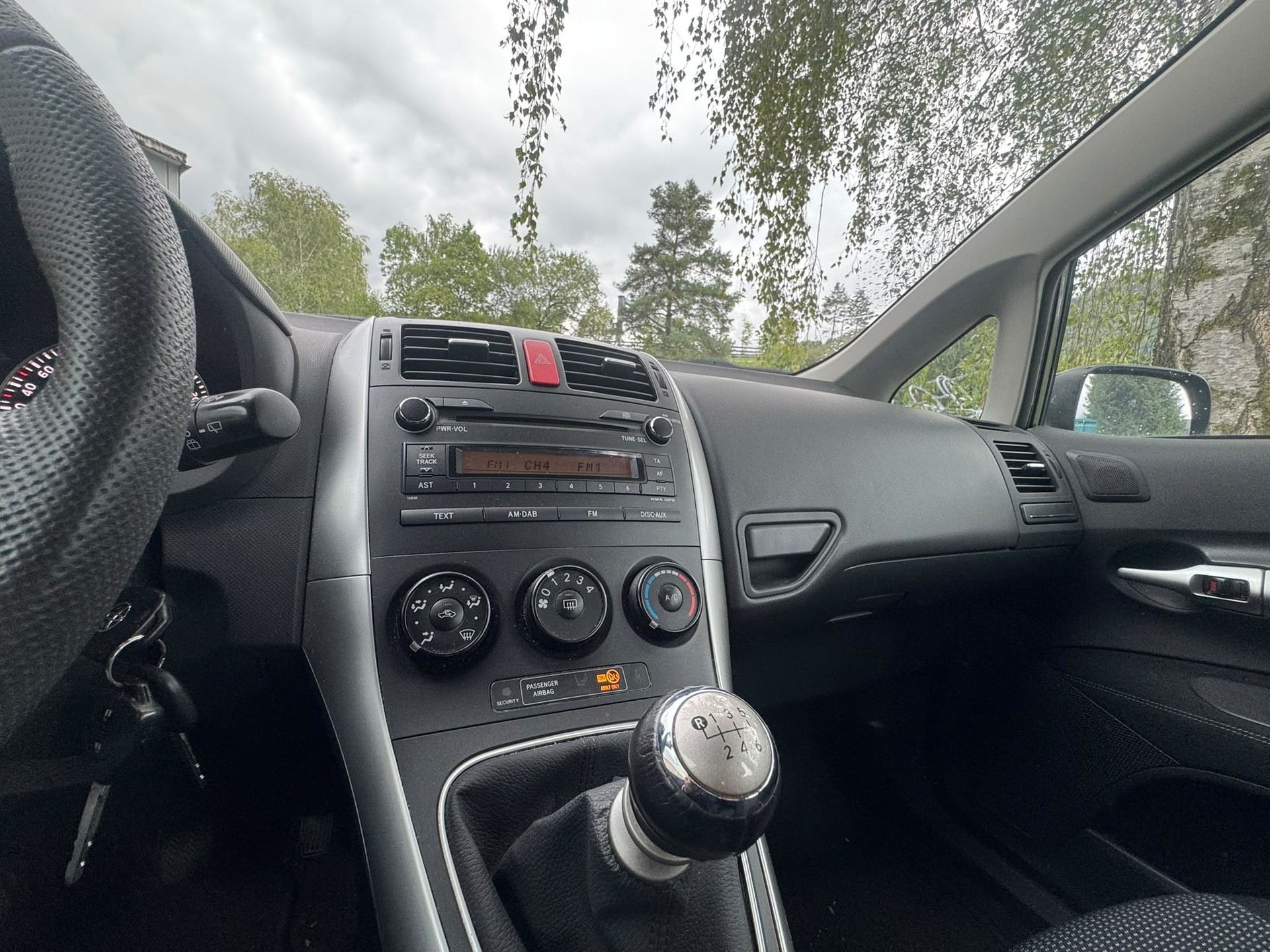 TOYOTA Auris 1.6 Linea Sol-image-15