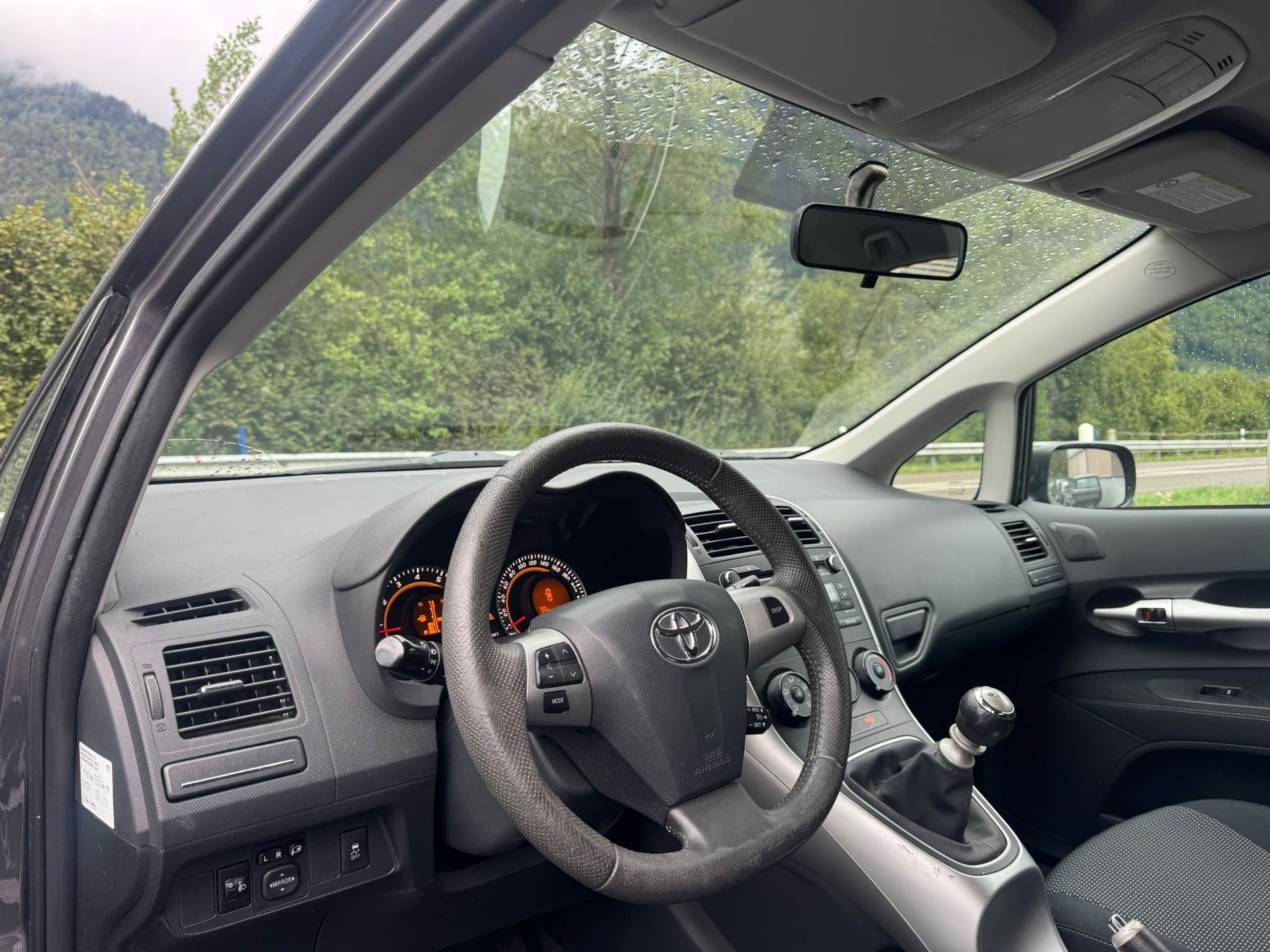 TOYOTA Auris 1.6 Linea Sol-image-7