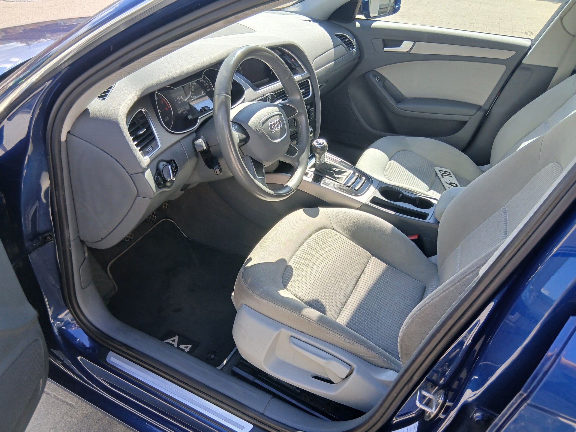AUDI A4 Avant 1.8 TFSI-image-8