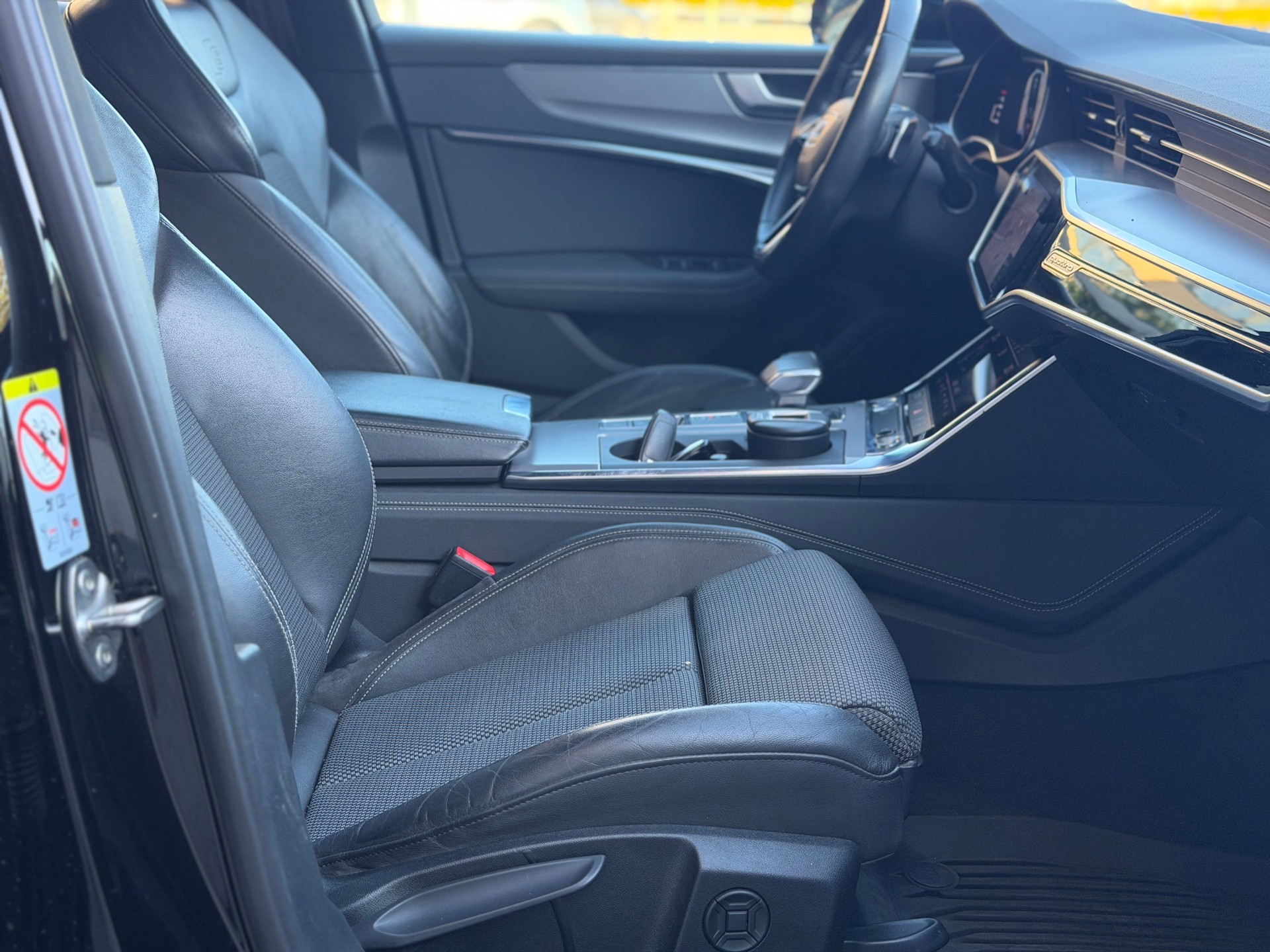 AUDI A6 Avant 40 TDI Sport quattro S-tronic-image-27