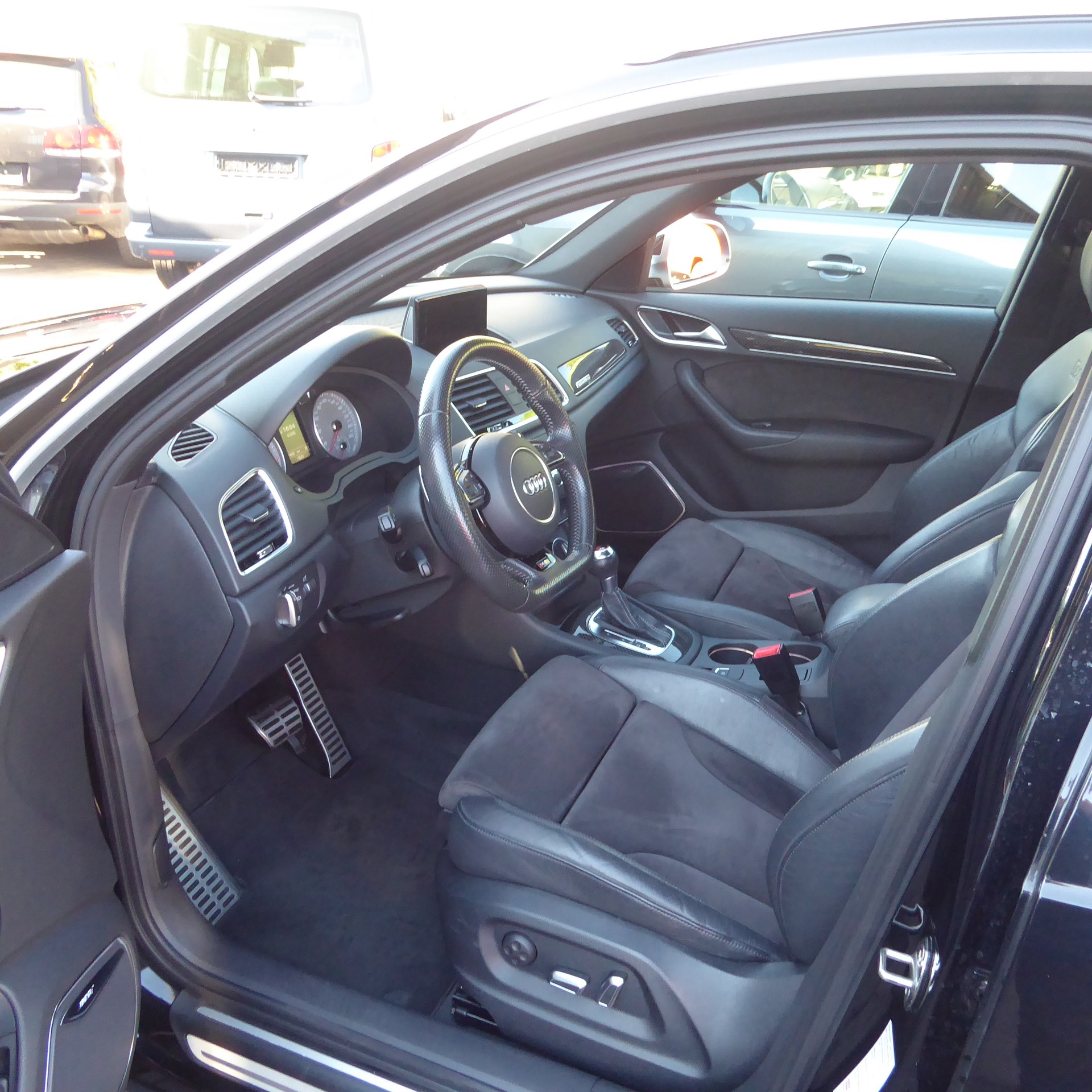 AUDI RS Q3 2.5 TFSI quattro S-tronic-image-4
