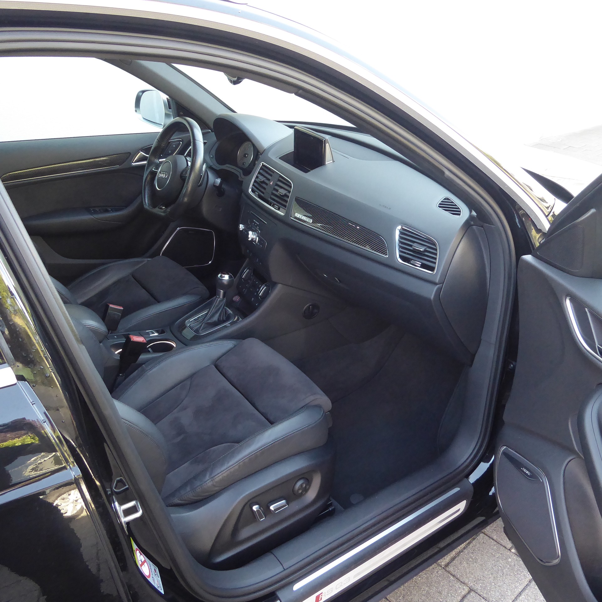 AUDI RS Q3 2.5 TFSI quattro S-tronic-image-9