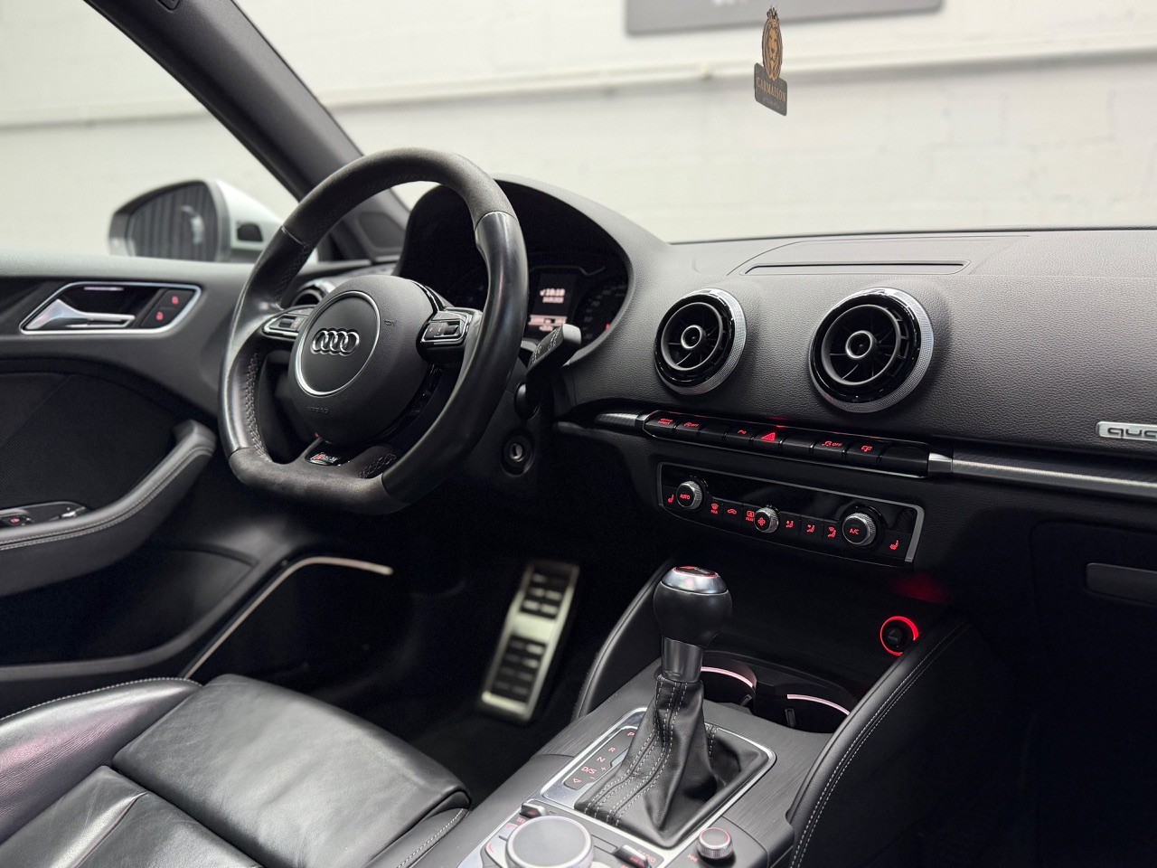 AUDI RS3 2.5 TSI quattro S-tronic | CH-Auto | Panoramadach | ACC | Ohne OPF | Rückfahrkamera | Bang & Olufsen-image-27