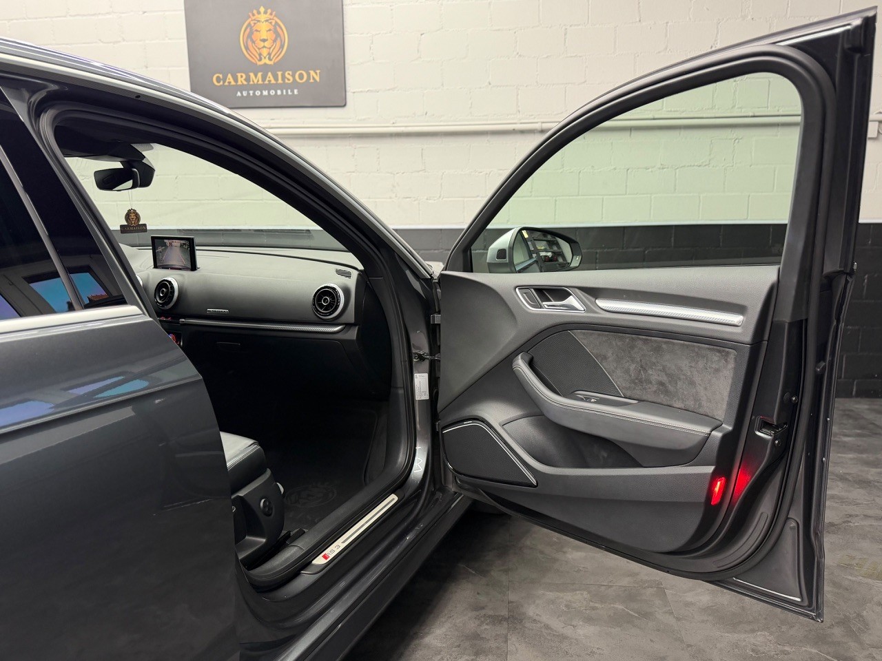 AUDI RS3 2.5 TSI quattro S-tronic | CH-Auto | Panoramadach | ACC | Ohne OPF | Rückfahrkamera | Bang & Olufsen-image-24