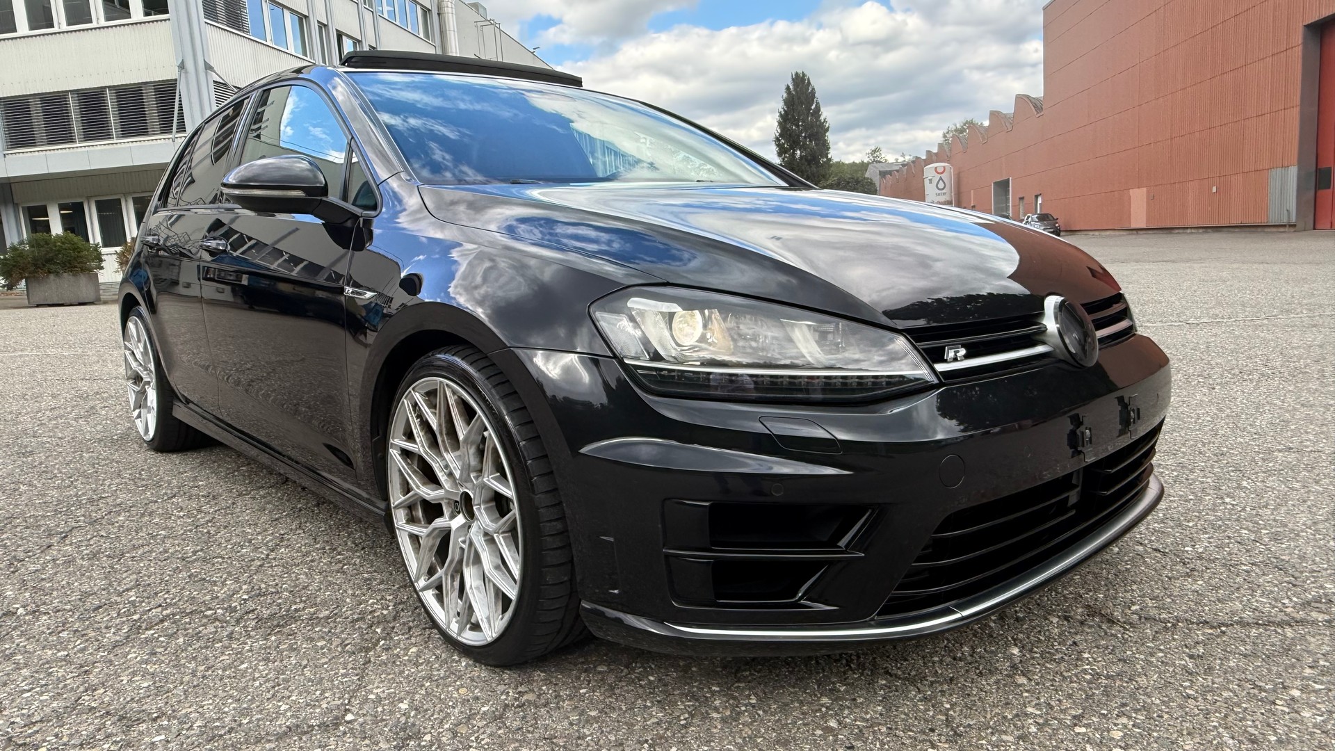 VW Golf 2.0 TSI R 4Motion DSG-image-9