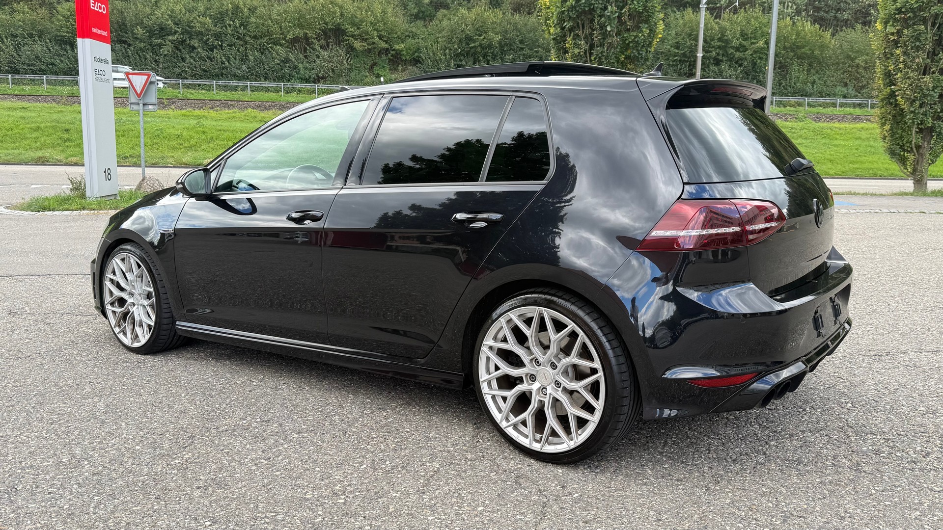 VW Golf 2.0 TSI R 4Motion DSG-image-3