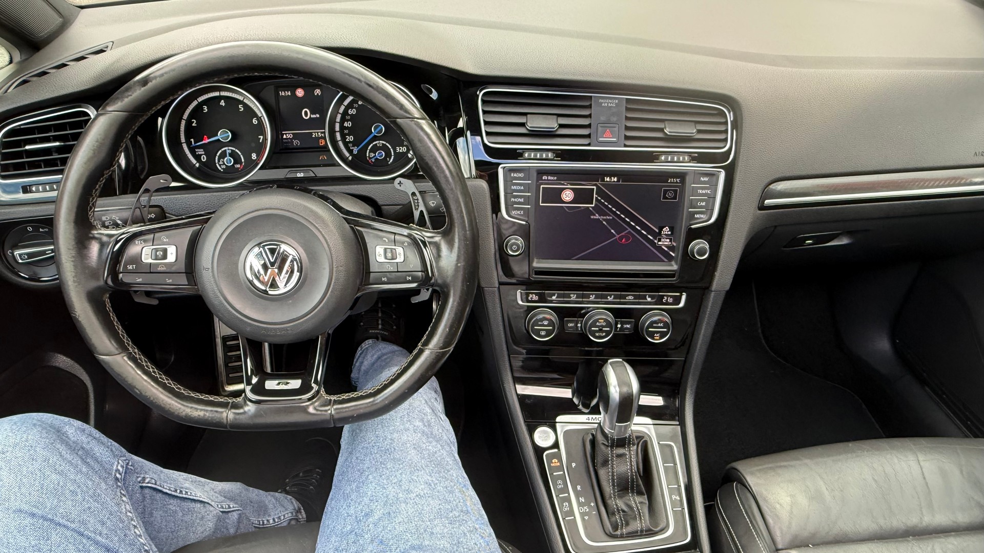 VW Golf 2.0 TSI R 4Motion DSG-image-12