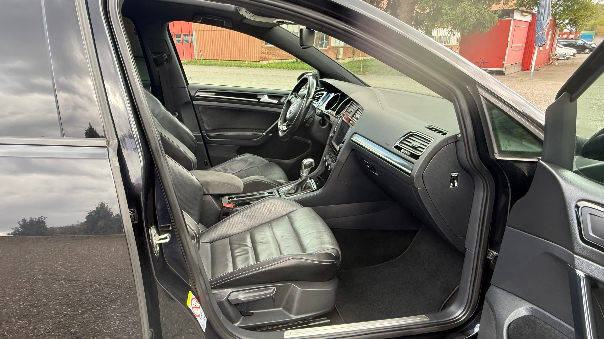 VW Golf 2.0 TSI R 4Motion DSG-image-10
