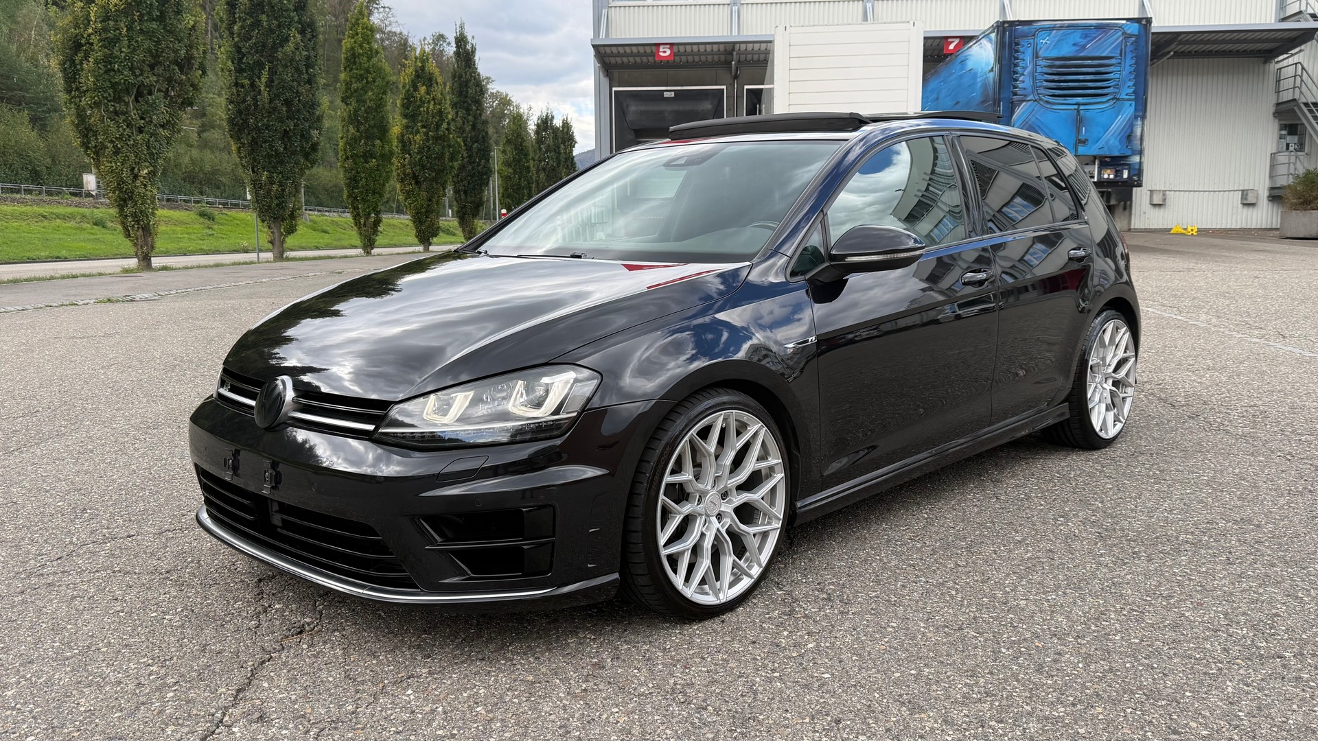VW Golf 2.0 TSI R 4Motion DSG-image-1