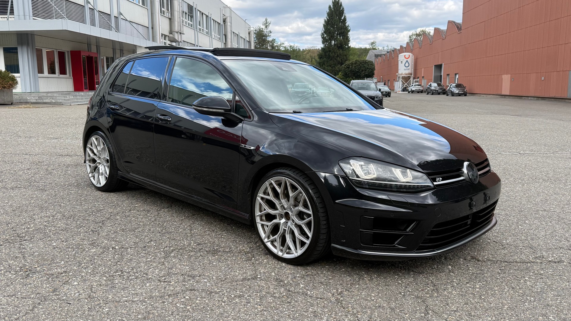 VW Golf 2.0 TSI R 4Motion DSG-image-2