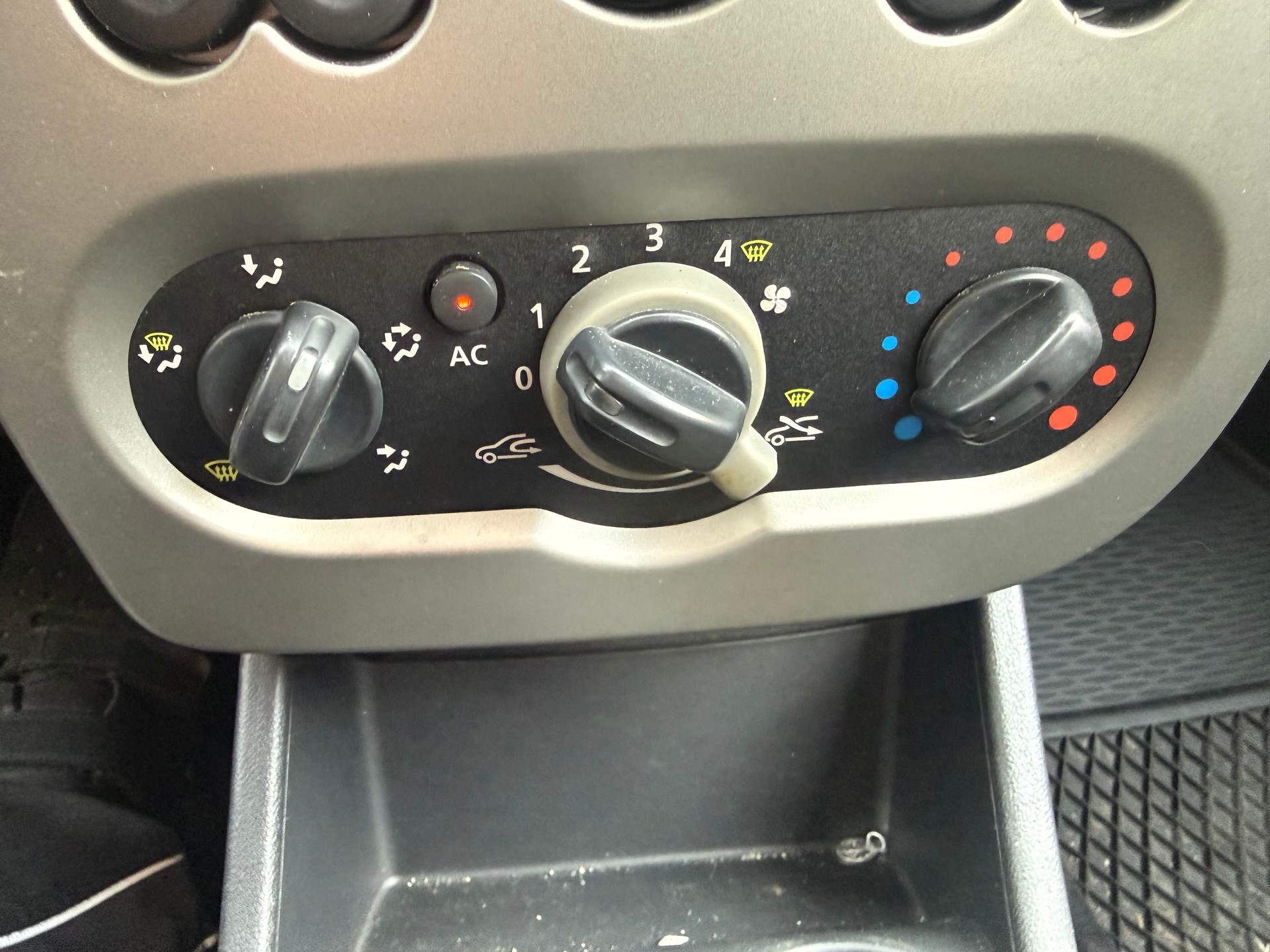 DACIA Sandero 1.2 Ambiance-image-8