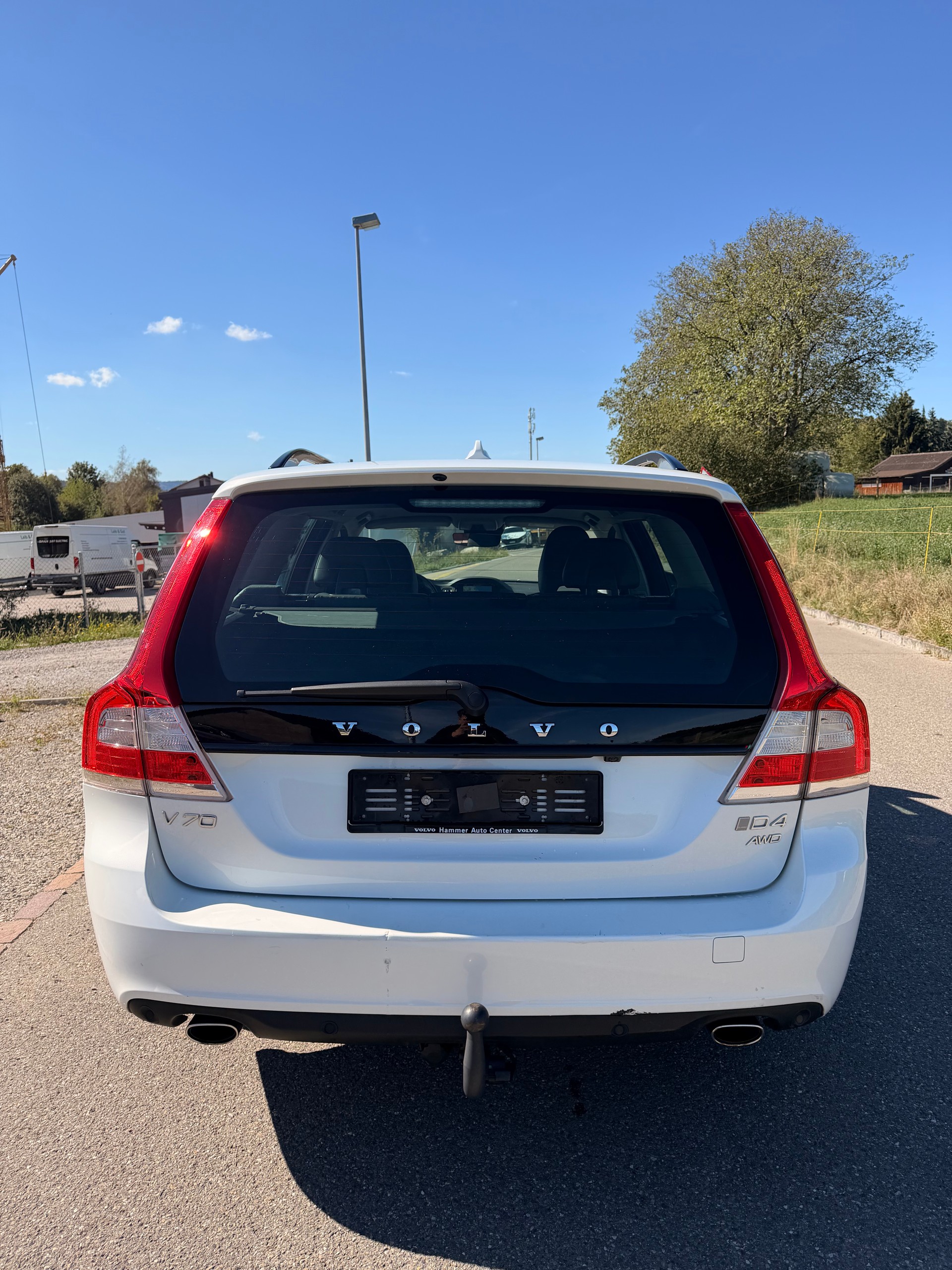 VOLVO V70 D4 Momentum Dynamic Edition AWD / AHK / 1. Hand-image-3