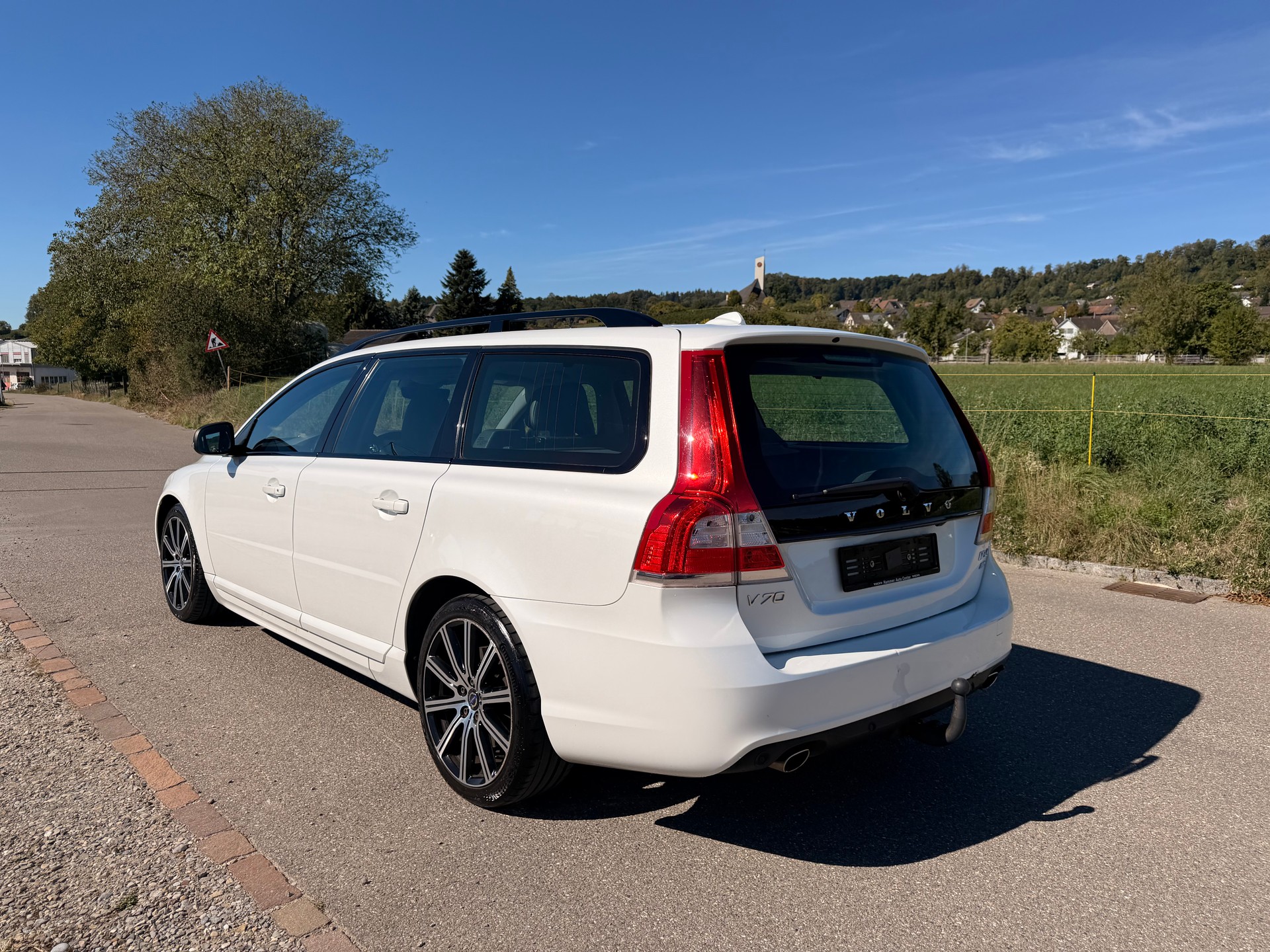 VOLVO V70 D4 Momentum Dynamic Edition AWD / AHK / 1. Hand-image-2