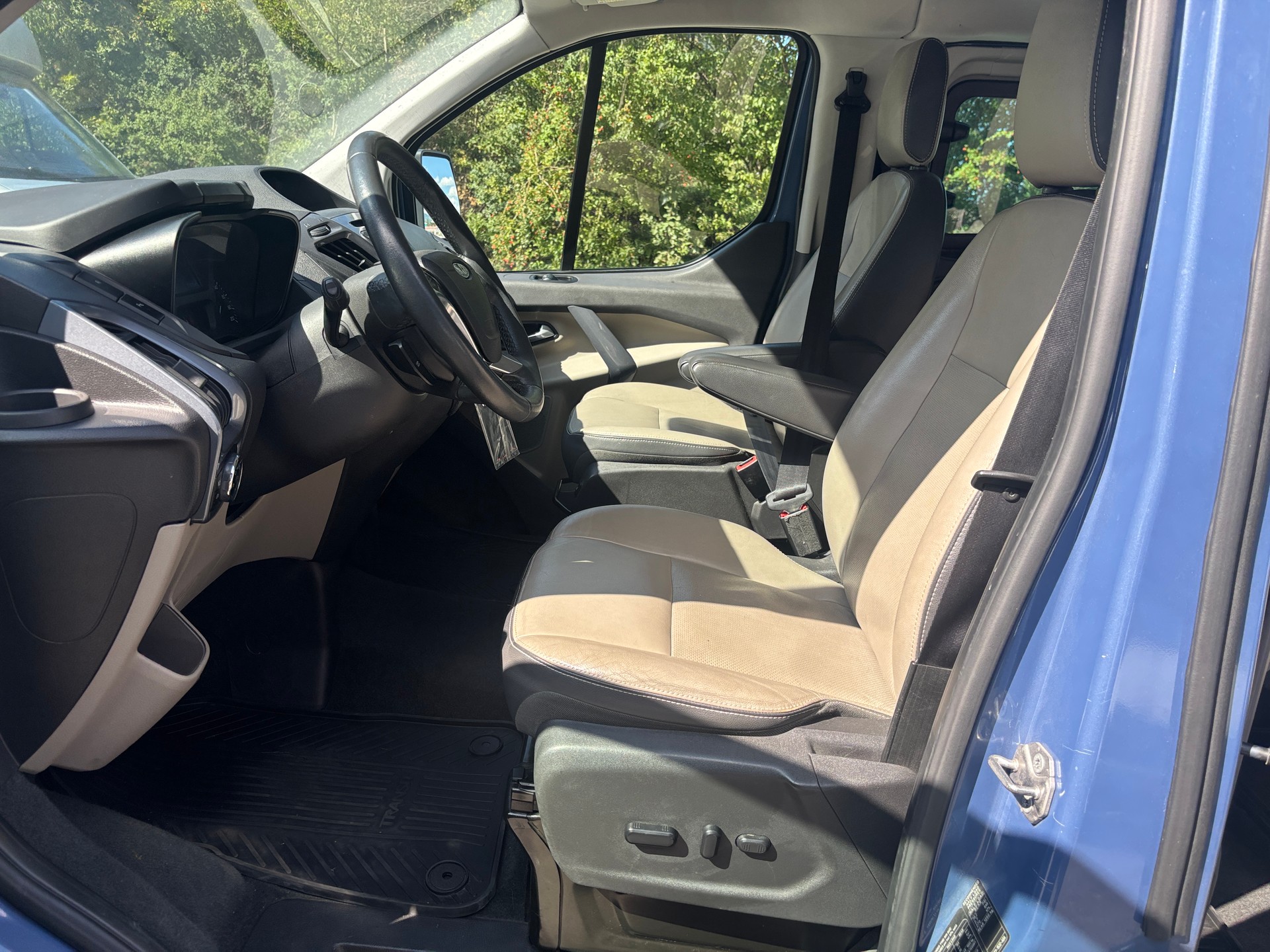 FORD Tourneo Custom 300 L1H1 Trend-image-10