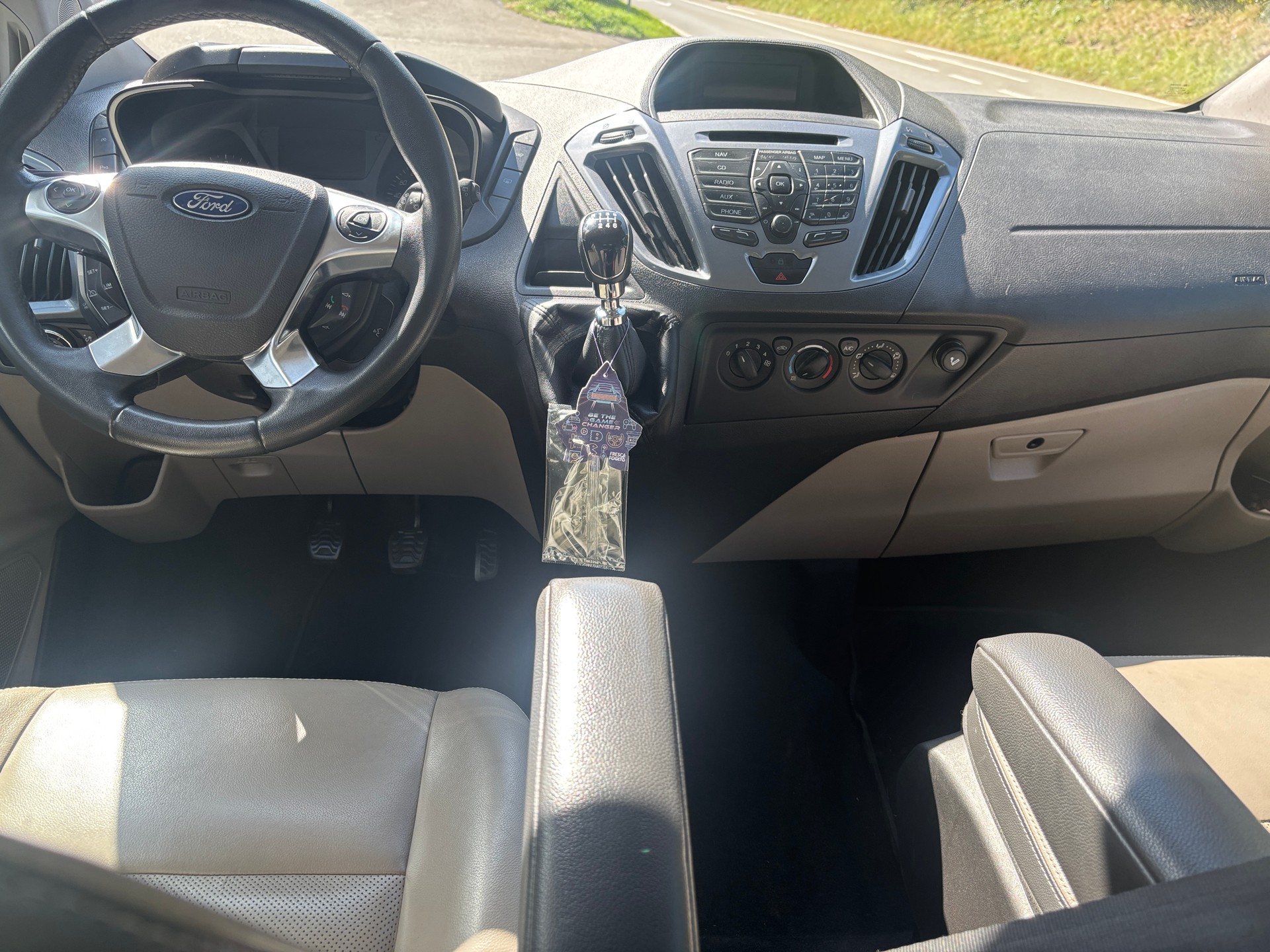 FORD Tourneo Custom 300 L1H1 Trend-image-9