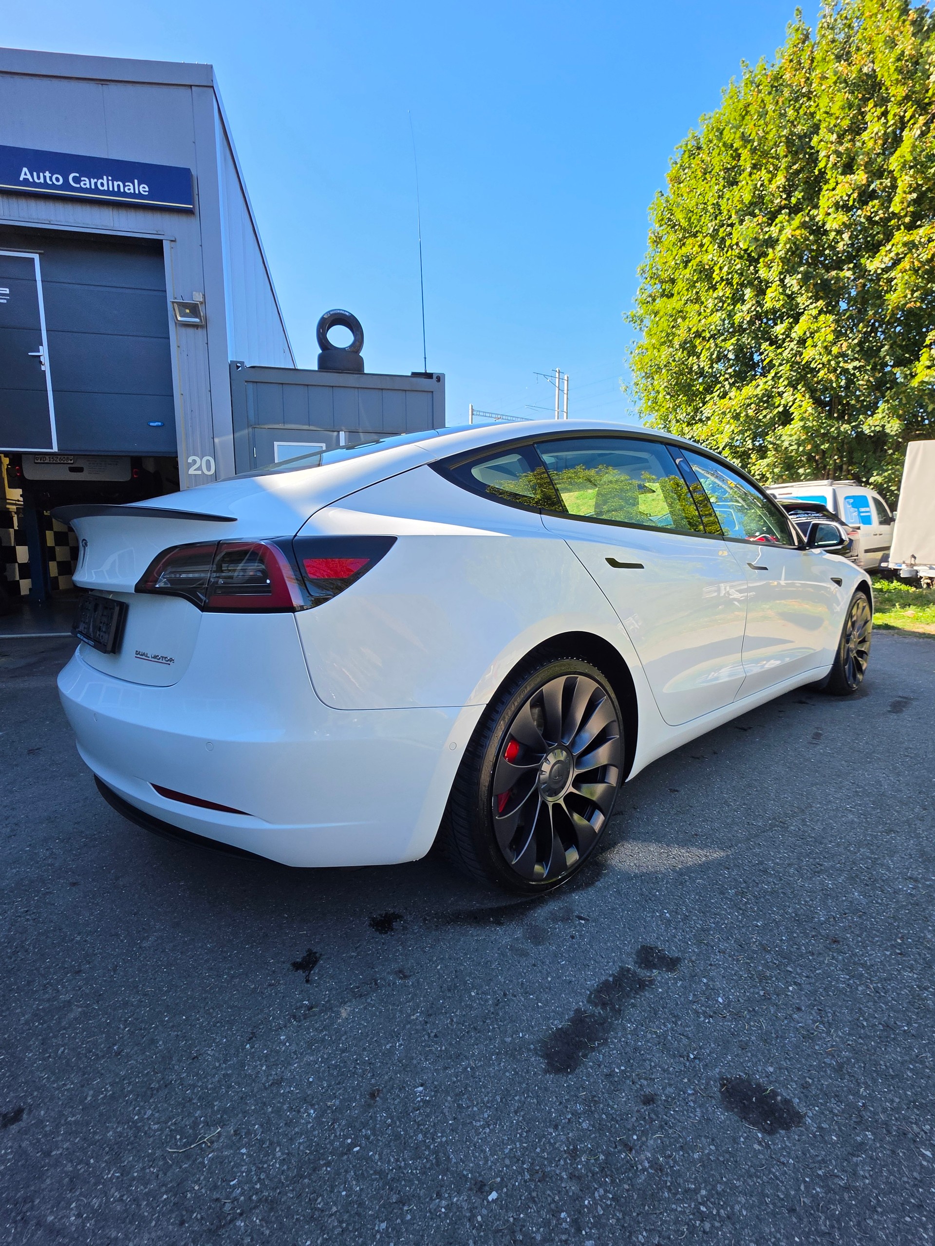 TESLA Model 3 Performance Dual Motor AWD-image-4