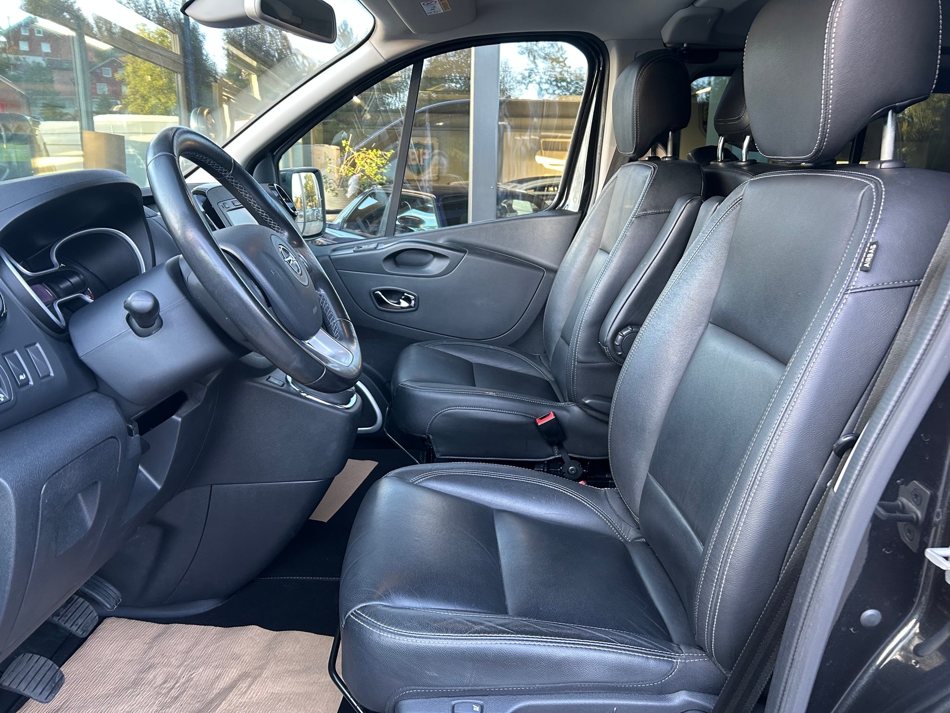 OPEL Vivaro 1.6CDTI Tourer 2.7t L1H1-image-10