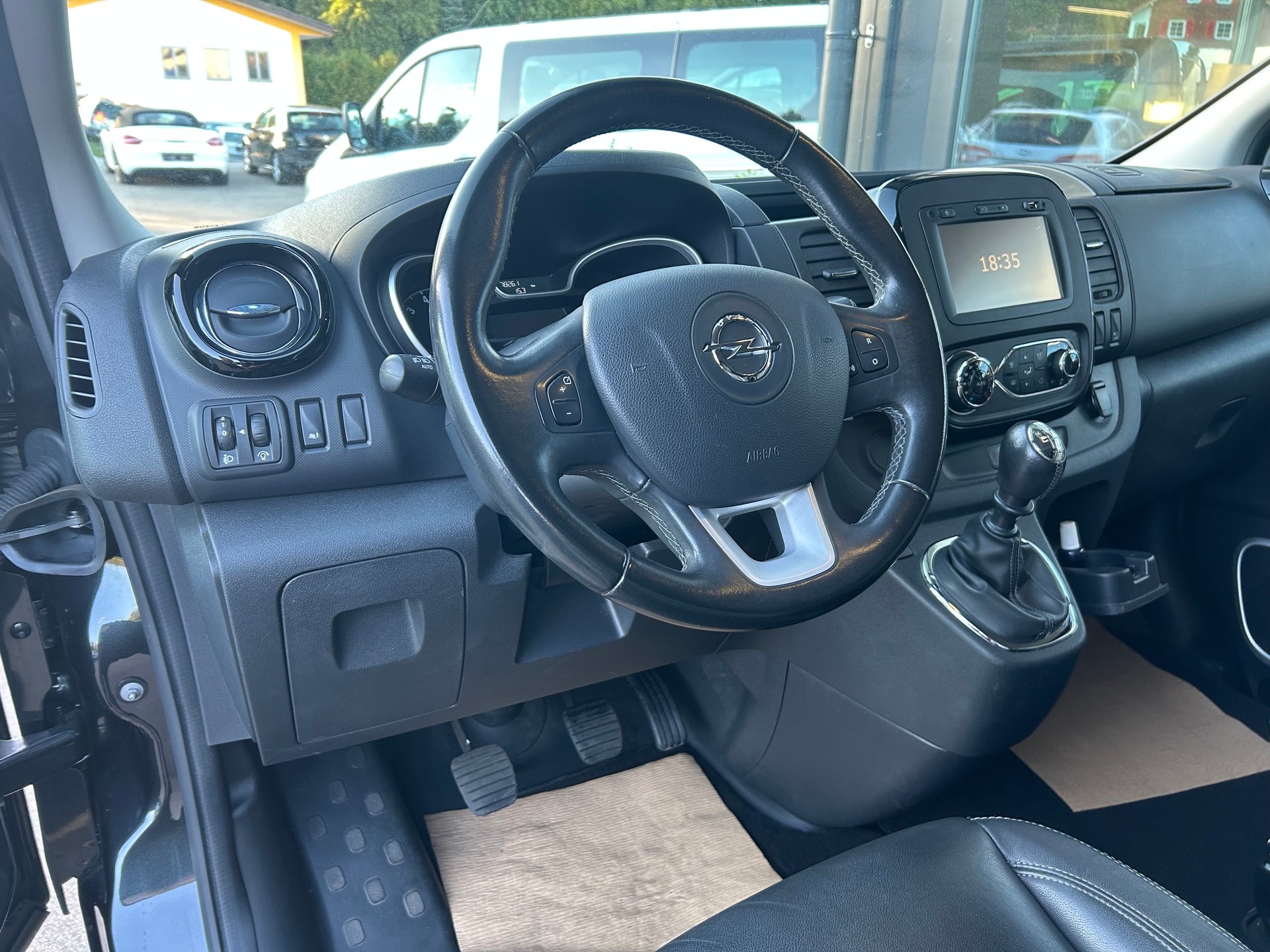 OPEL Vivaro 1.6CDTI Tourer 2.7t L1H1-image-9