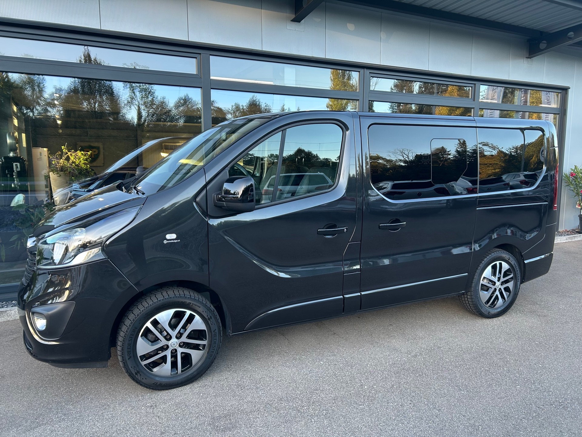 OPEL Vivaro 1.6CDTI Tourer 2.7t L1H1-image-2