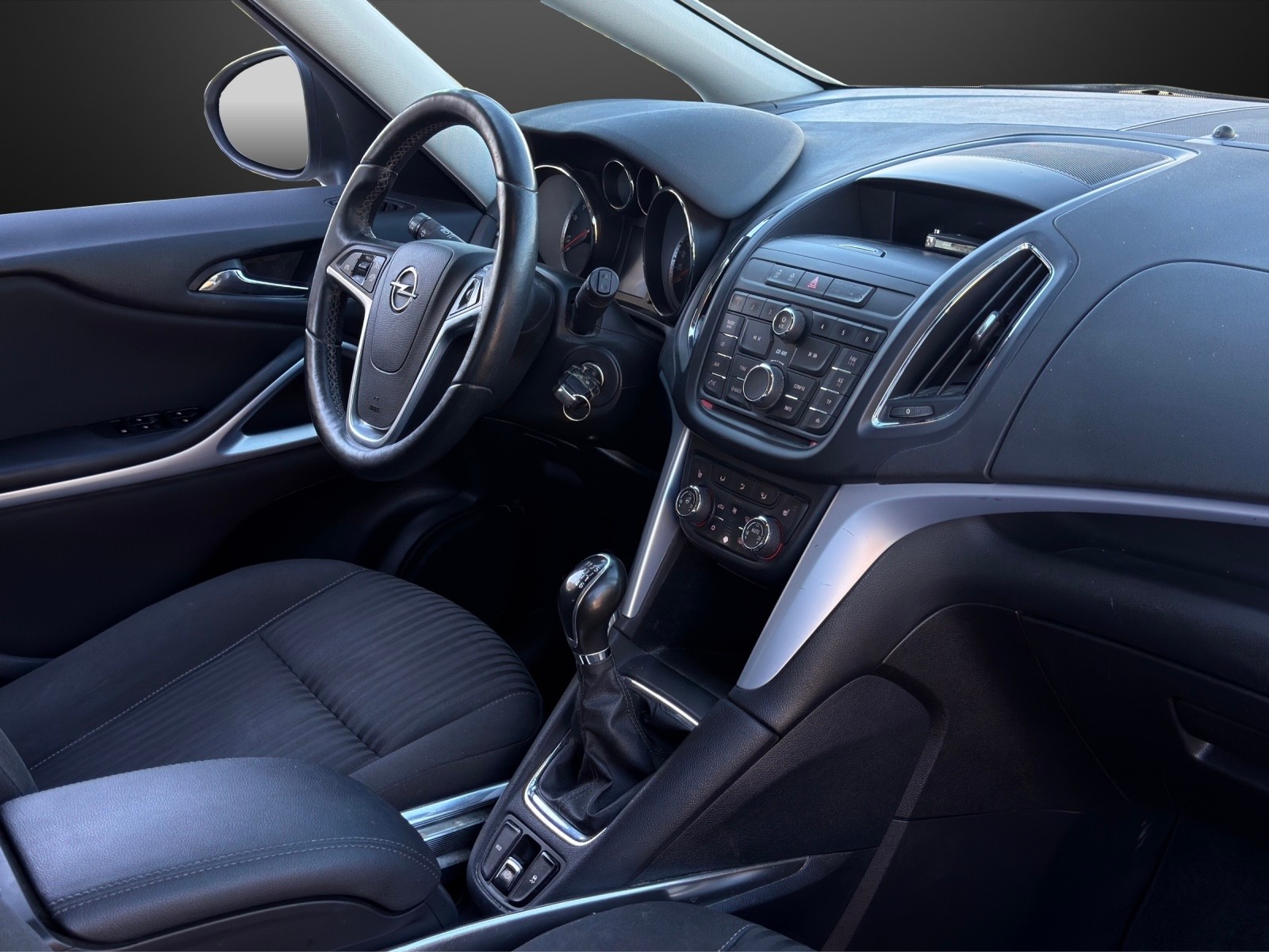 OPEL Zafira Tourer 1.4i 16V Enjoy-image-9