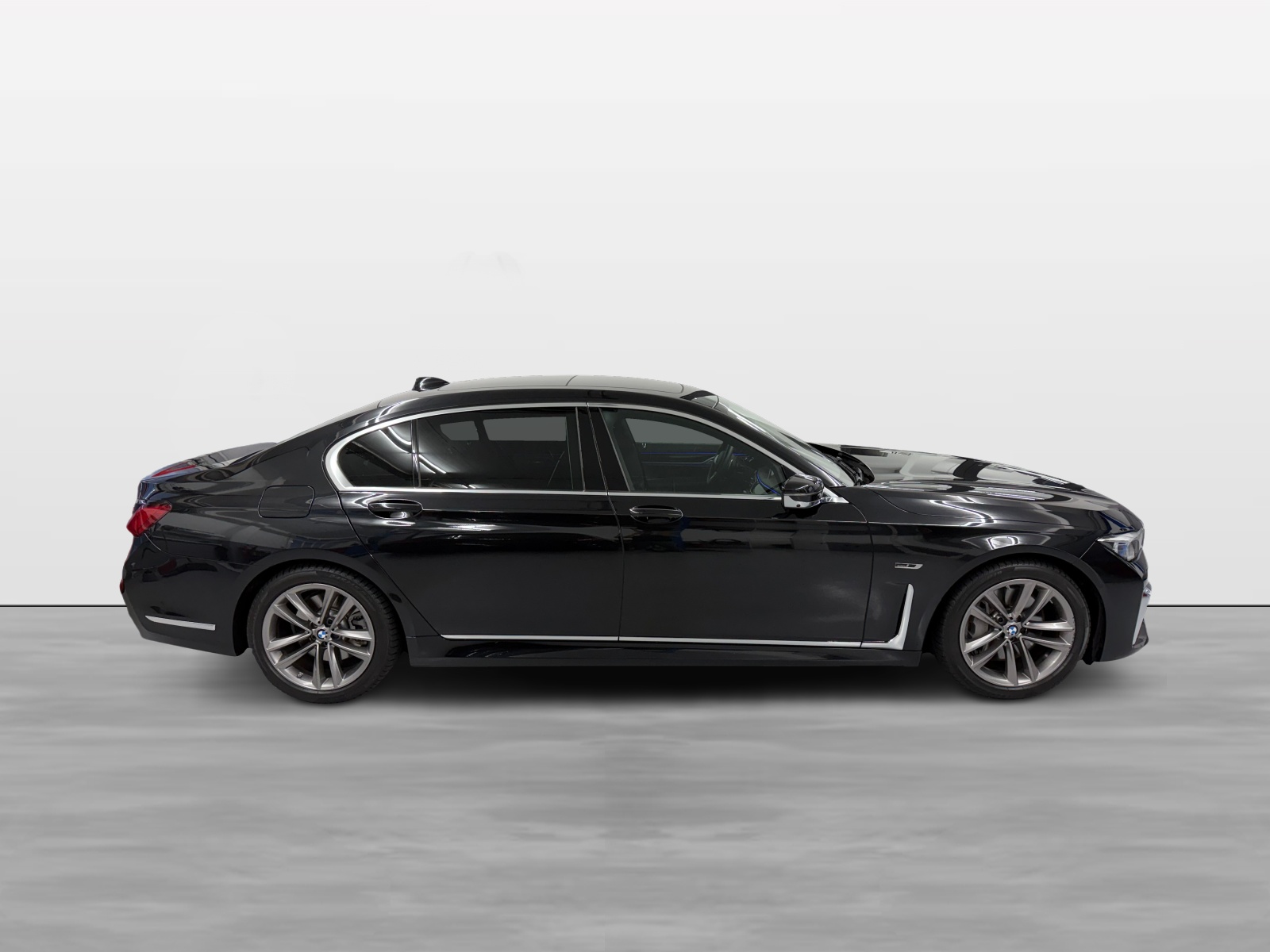BMW 745Le xDrive M Sport Steptronic-image-3