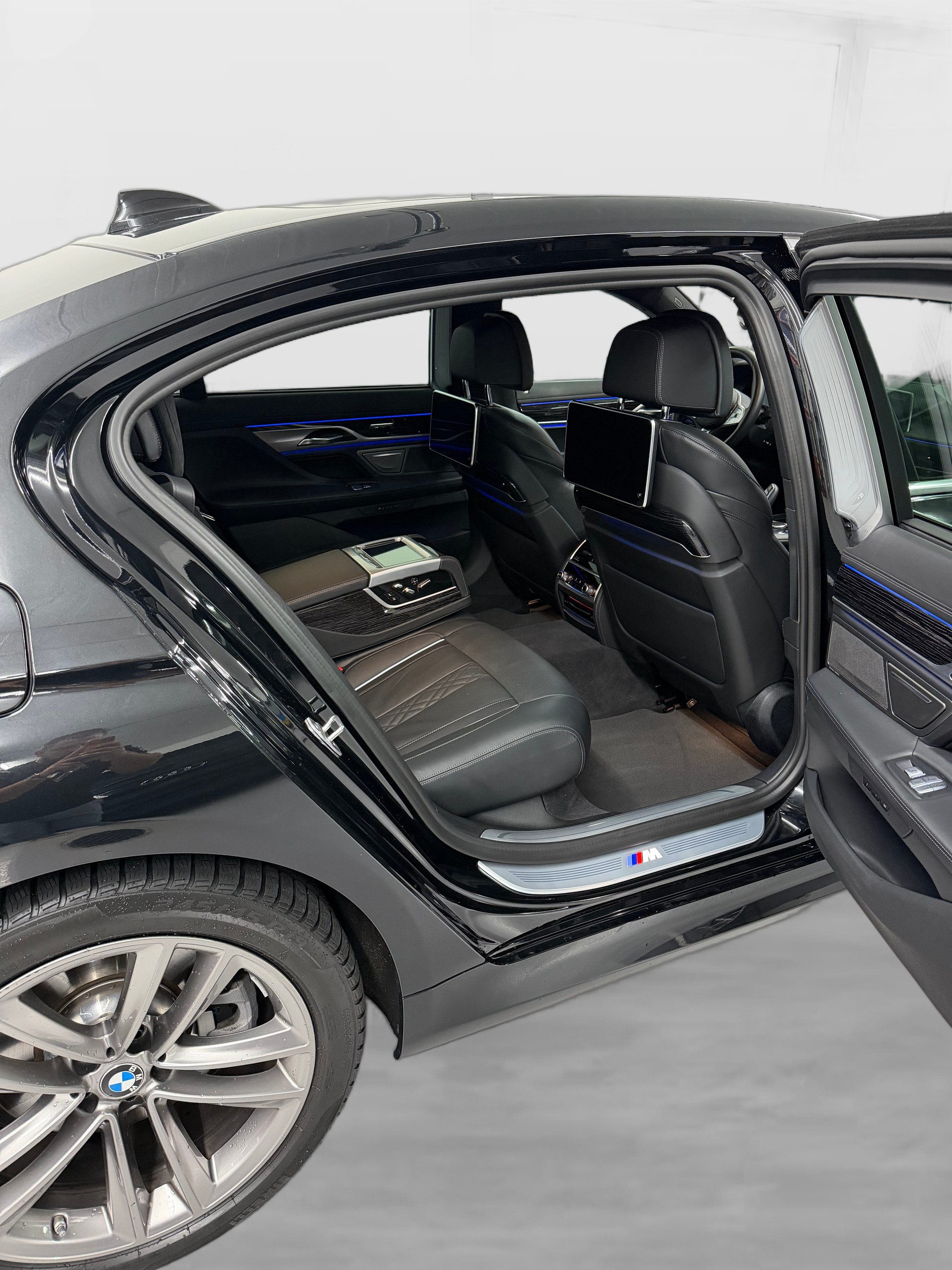 BMW 745Le xDrive M Sport Steptronic-image-13