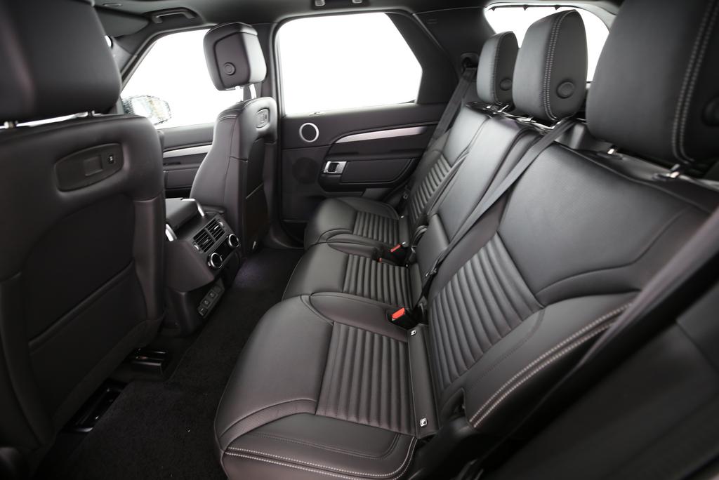 LAND ROVER Discovery 3.0 D I6 250 Dynamic SE-image-7