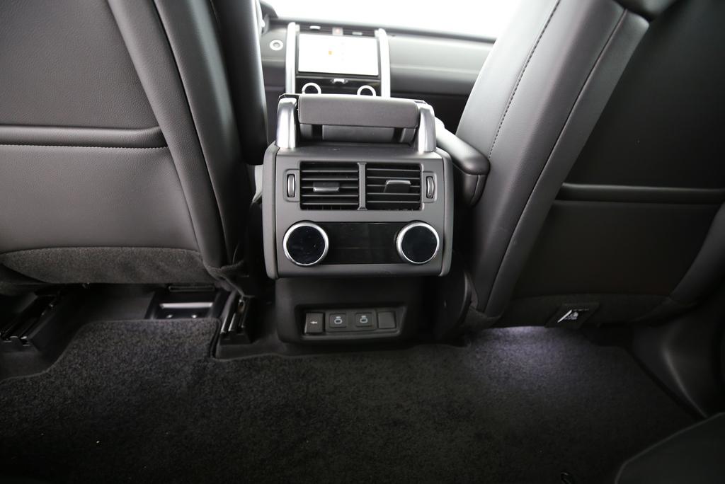 LAND ROVER Discovery 3.0 D I6 250 Dynamic SE-image-9