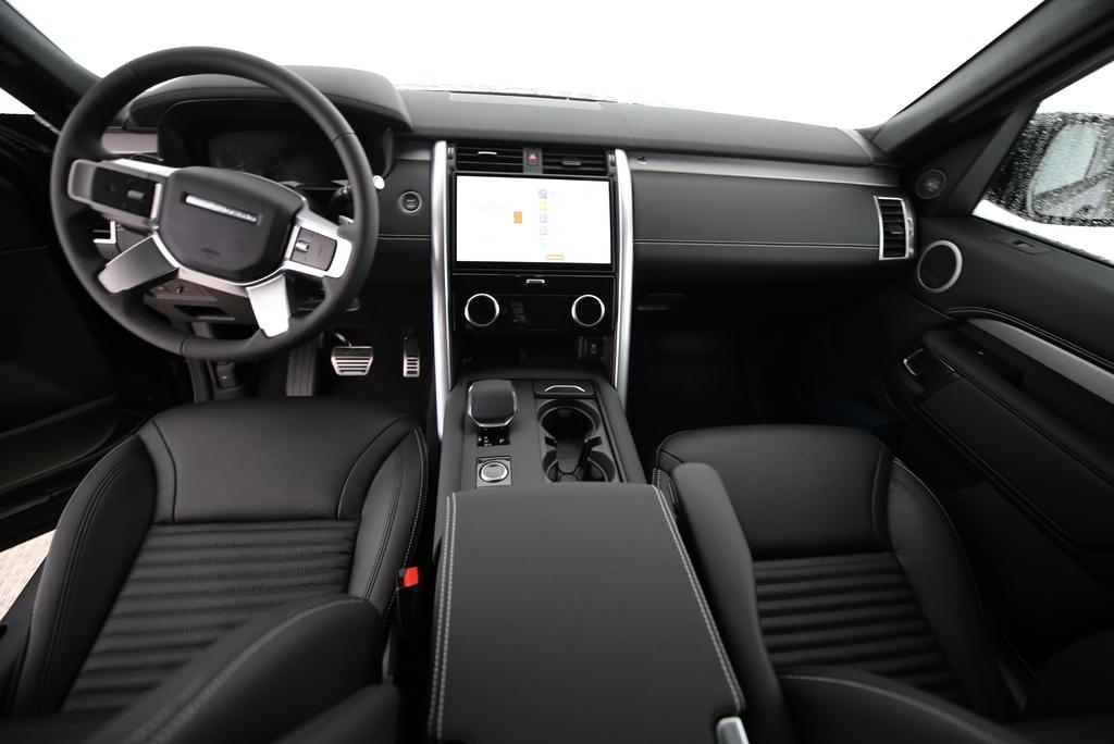 LAND ROVER Discovery 3.0 D I6 250 Dynamic SE-image-8