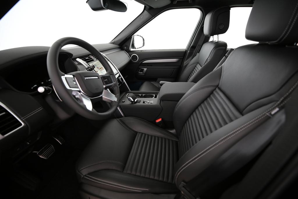 LAND ROVER Discovery 3.0 D I6 250 Dynamic SE-image-6