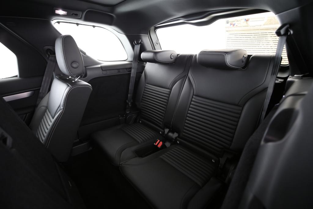 LAND ROVER Discovery 3.0 D I6 250 Dynamic SE-image-10