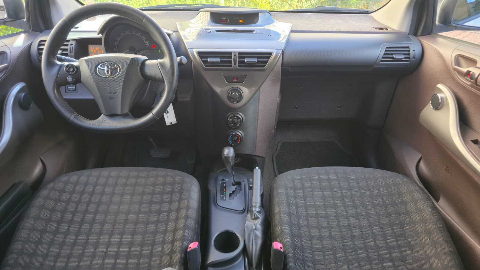 TOYOTA iQ 1.0 VVT-i Limited Edition| Frisch ab MFK und Service| 8Fach Alu Räder| Radio AUX-image-13