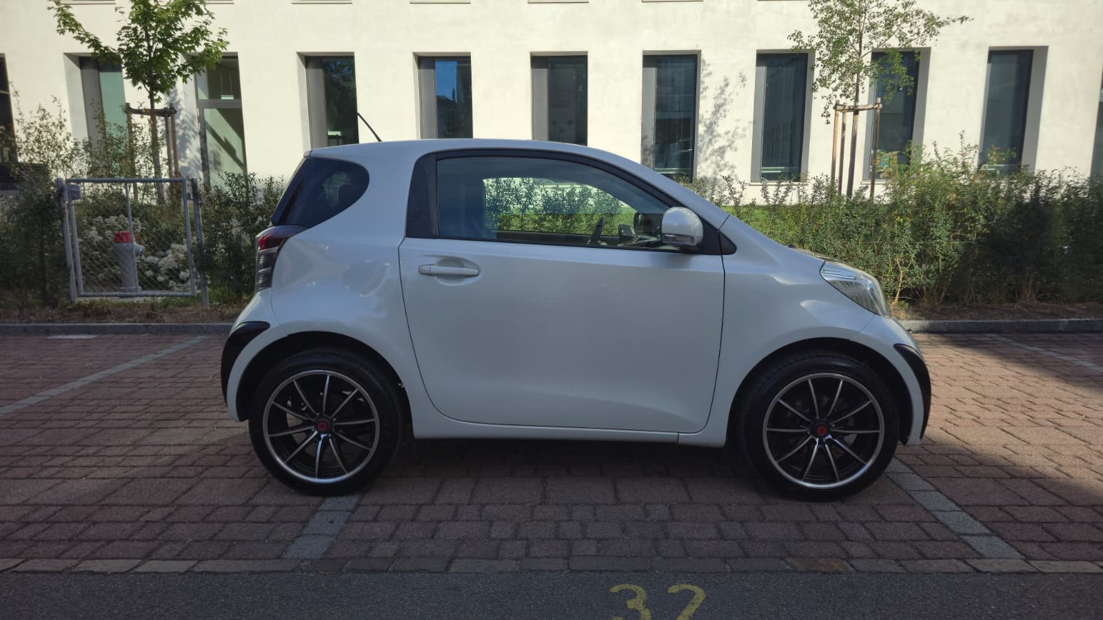 TOYOTA iQ 1.0 VVT-i Limited Edition| Frisch ab MFK und Service| 8Fach Alu Räder| Radio AUX-image-3