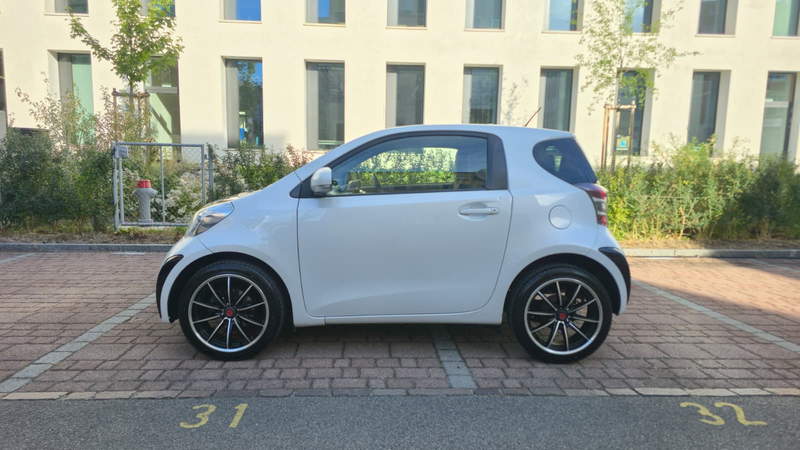 TOYOTA iQ 1.0 VVT-i Limited Edition| Frisch ab MFK und Service| 8Fach Alu Räder| Radio AUX-image-4