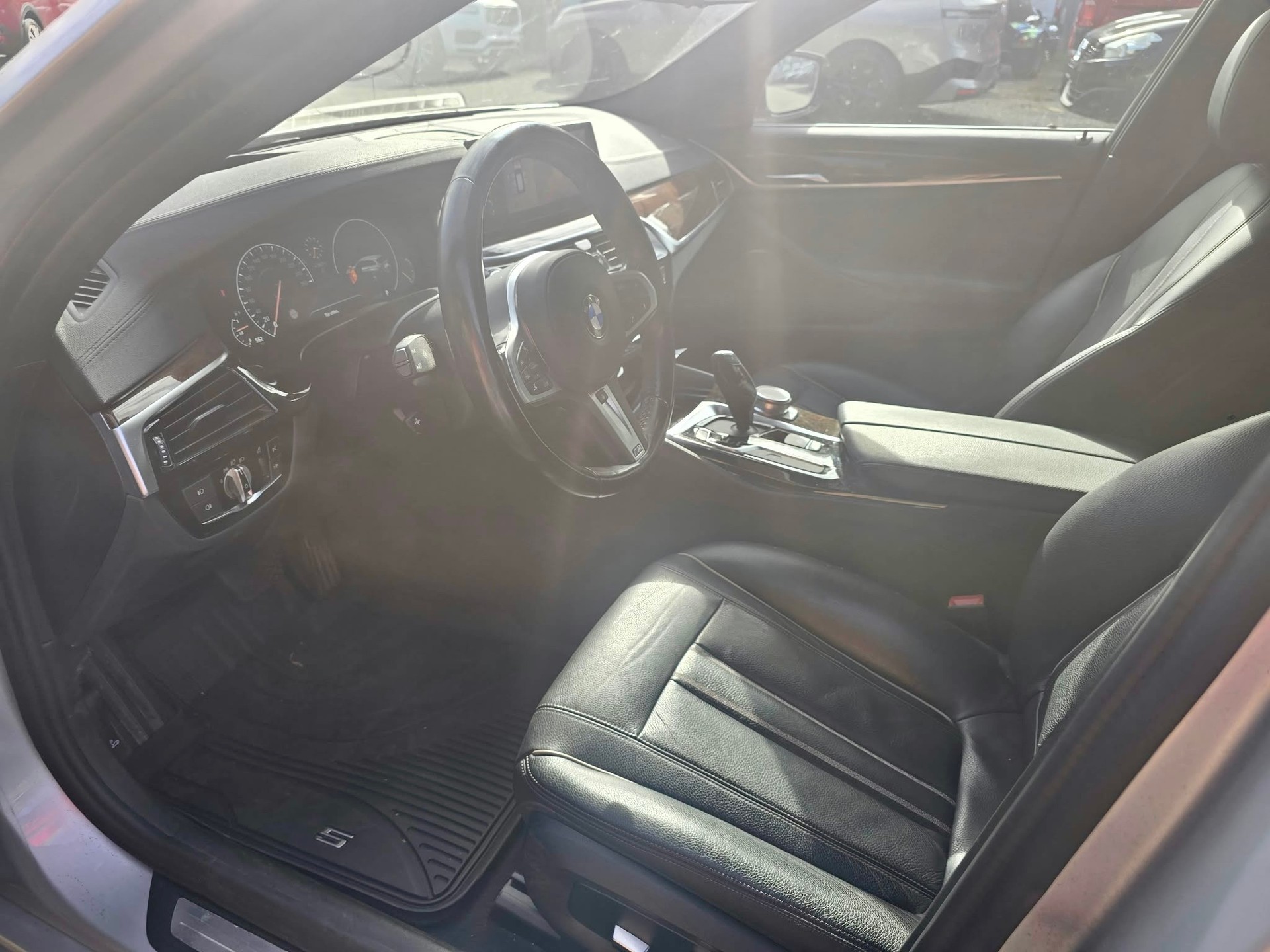 BMW 530i xDrive Touring Luxury Line Steptronic-image-11