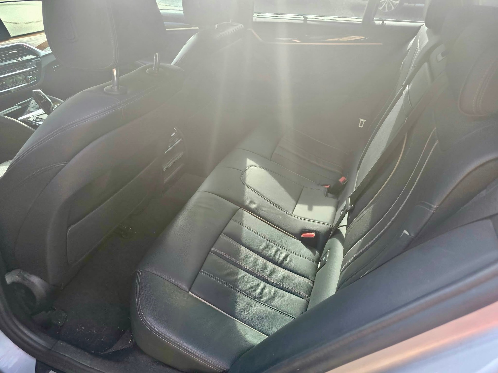 BMW 530i xDrive Touring Luxury Line Steptronic-image-13