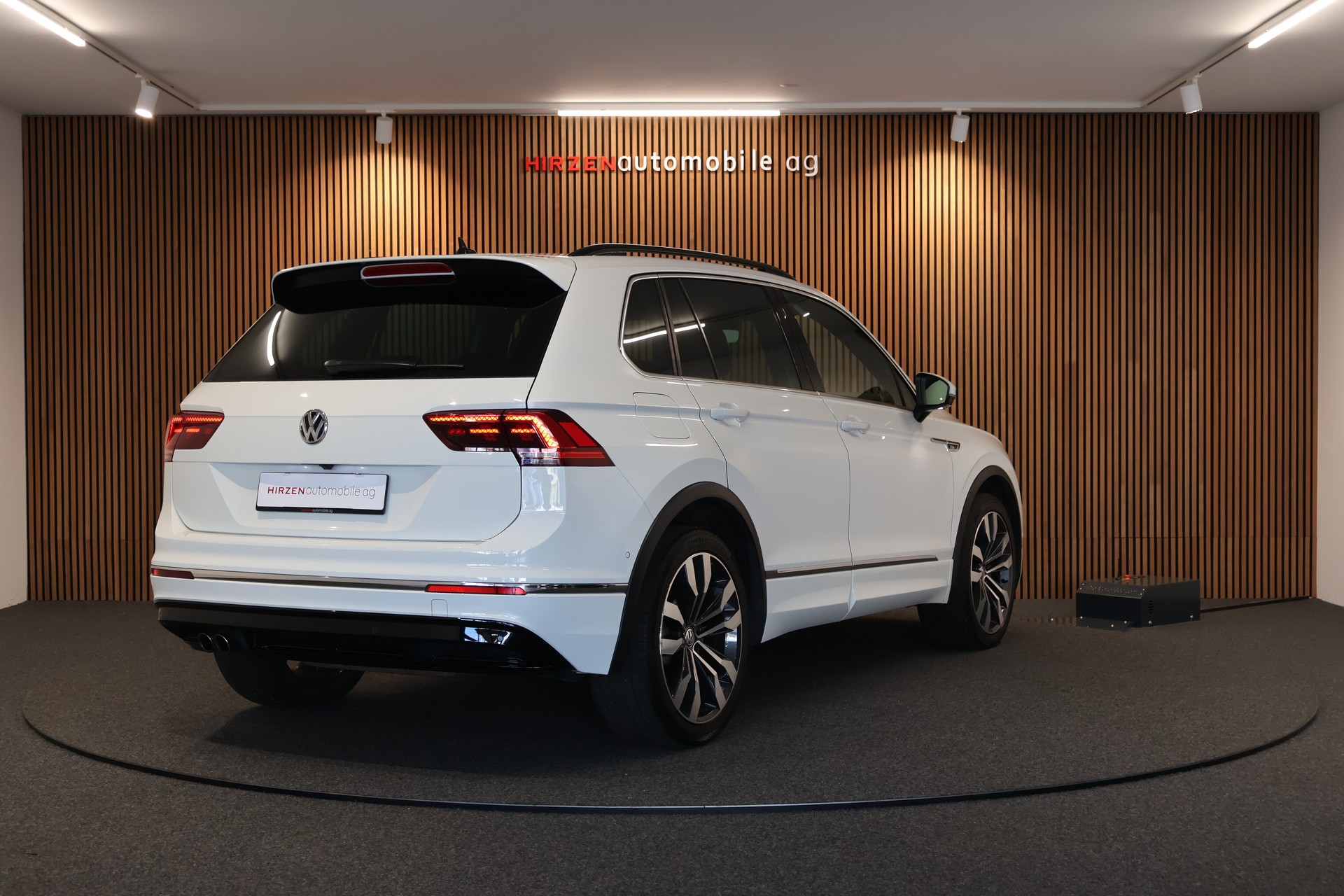 VW Tiguan 2.0TSI Highline 4Motion DSG-image-4