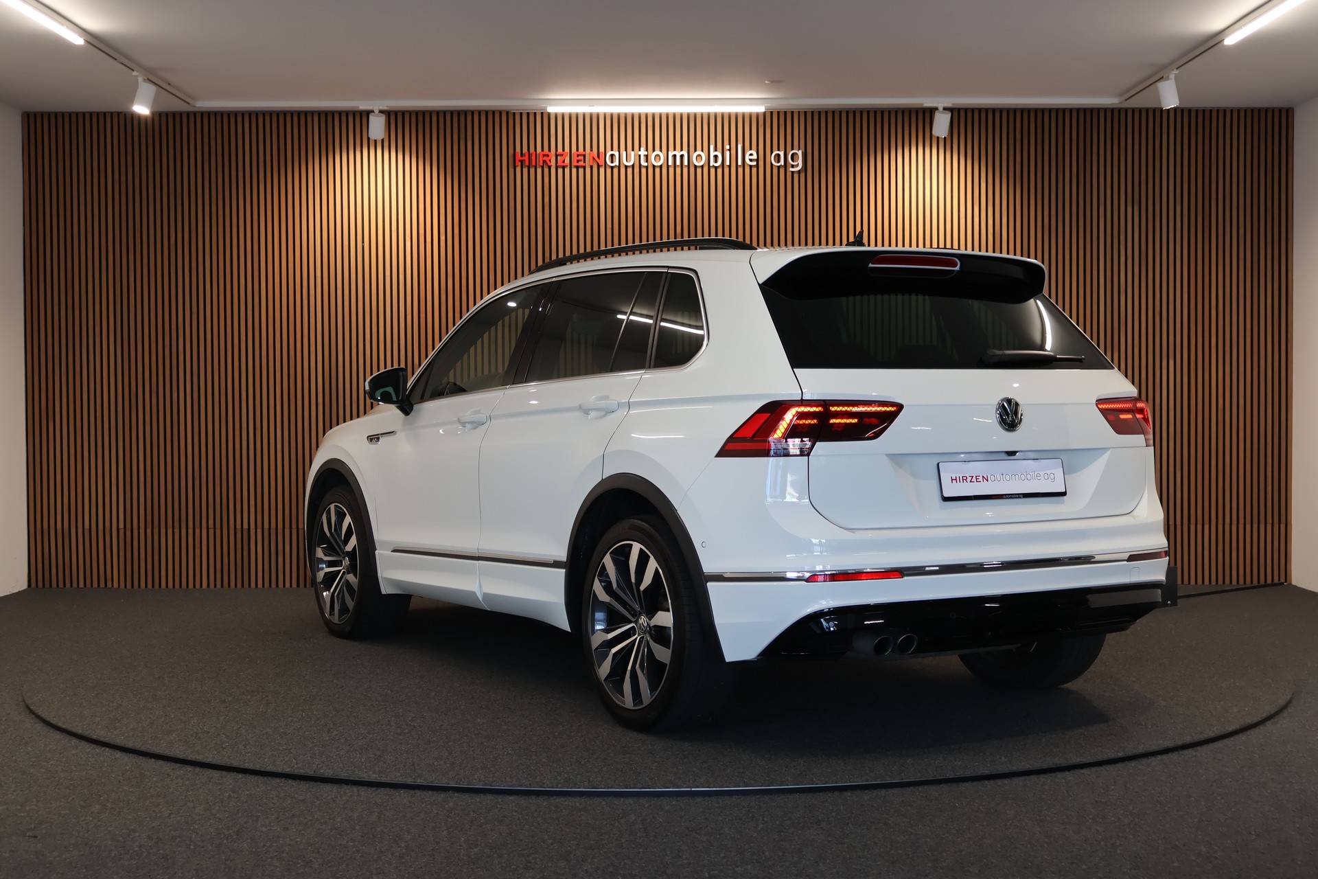 VW Tiguan 2.0TSI Highline 4Motion DSG-image-2