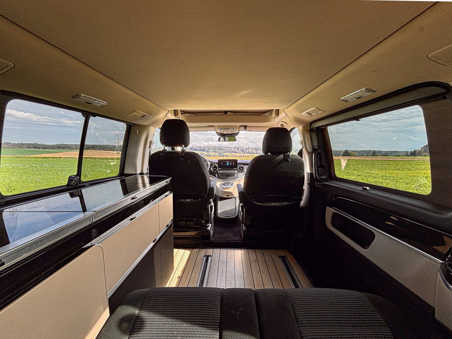 MERCEDES-BENZ 250 d 4matic-image-4