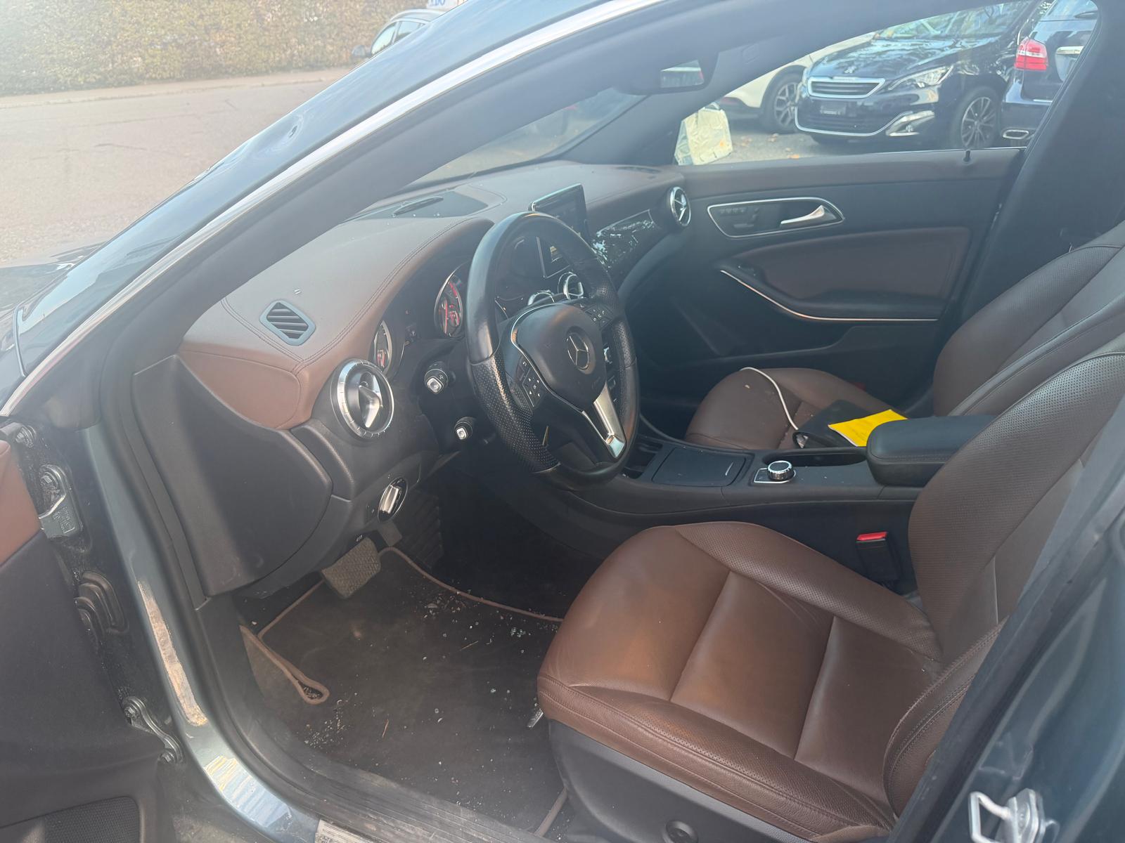 MERCEDES-BENZ CLA 200 Urban 7G-DCT-image-8