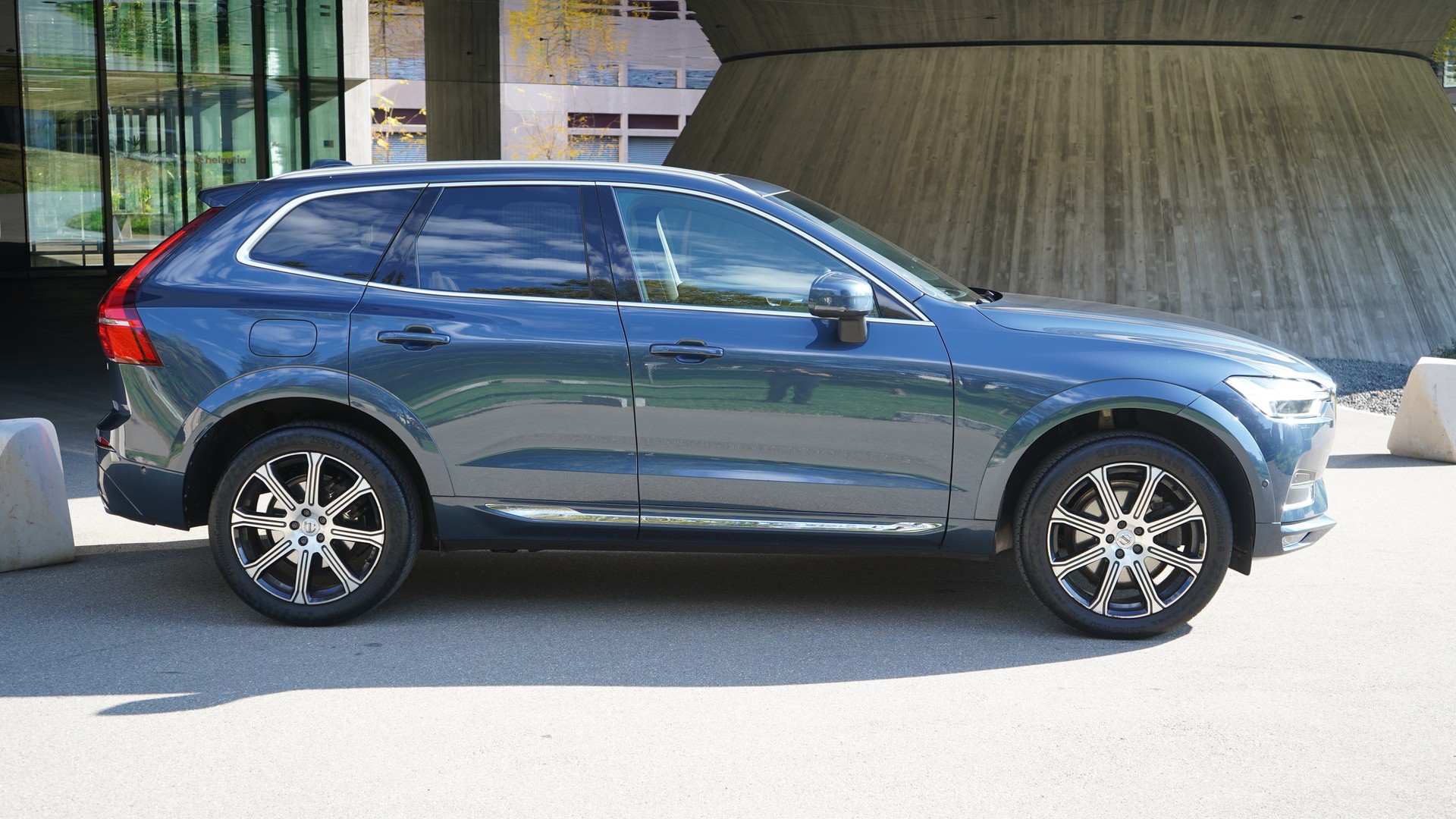 VOLVO XC60 D5 AWD Inscription Geartronic-image-3