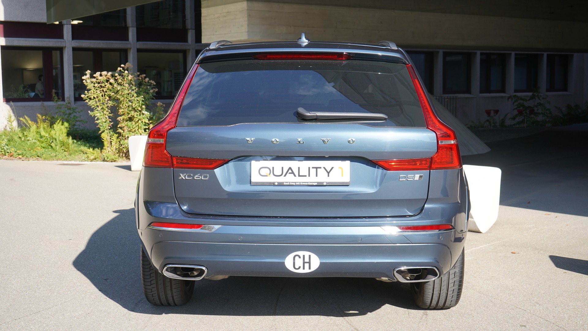 VOLVO XC60 D5 AWD Inscription Geartronic-image-4