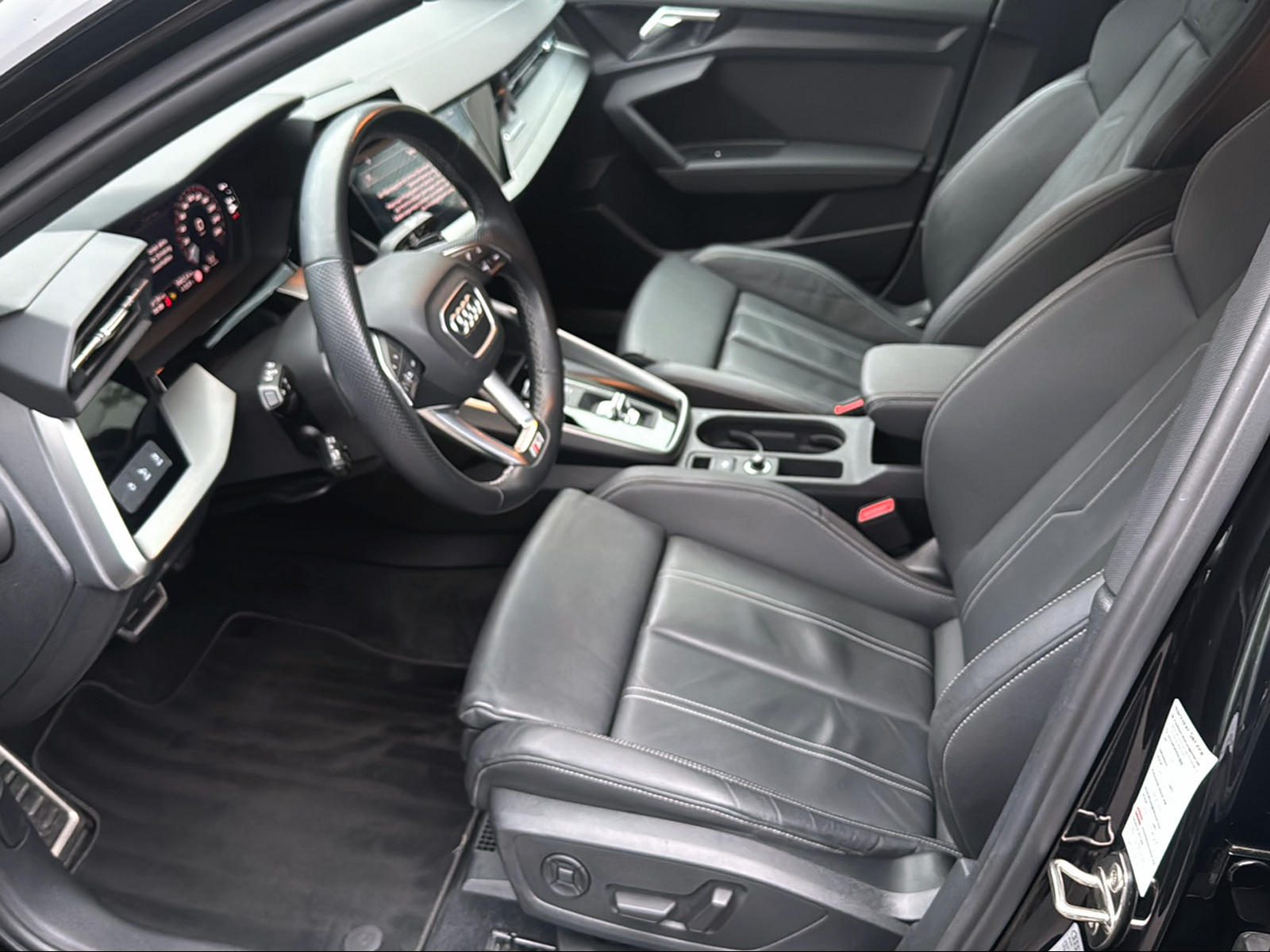 AUDI A3 Limousine 35 TFSI S-Line Attraction S-tronic-image-19