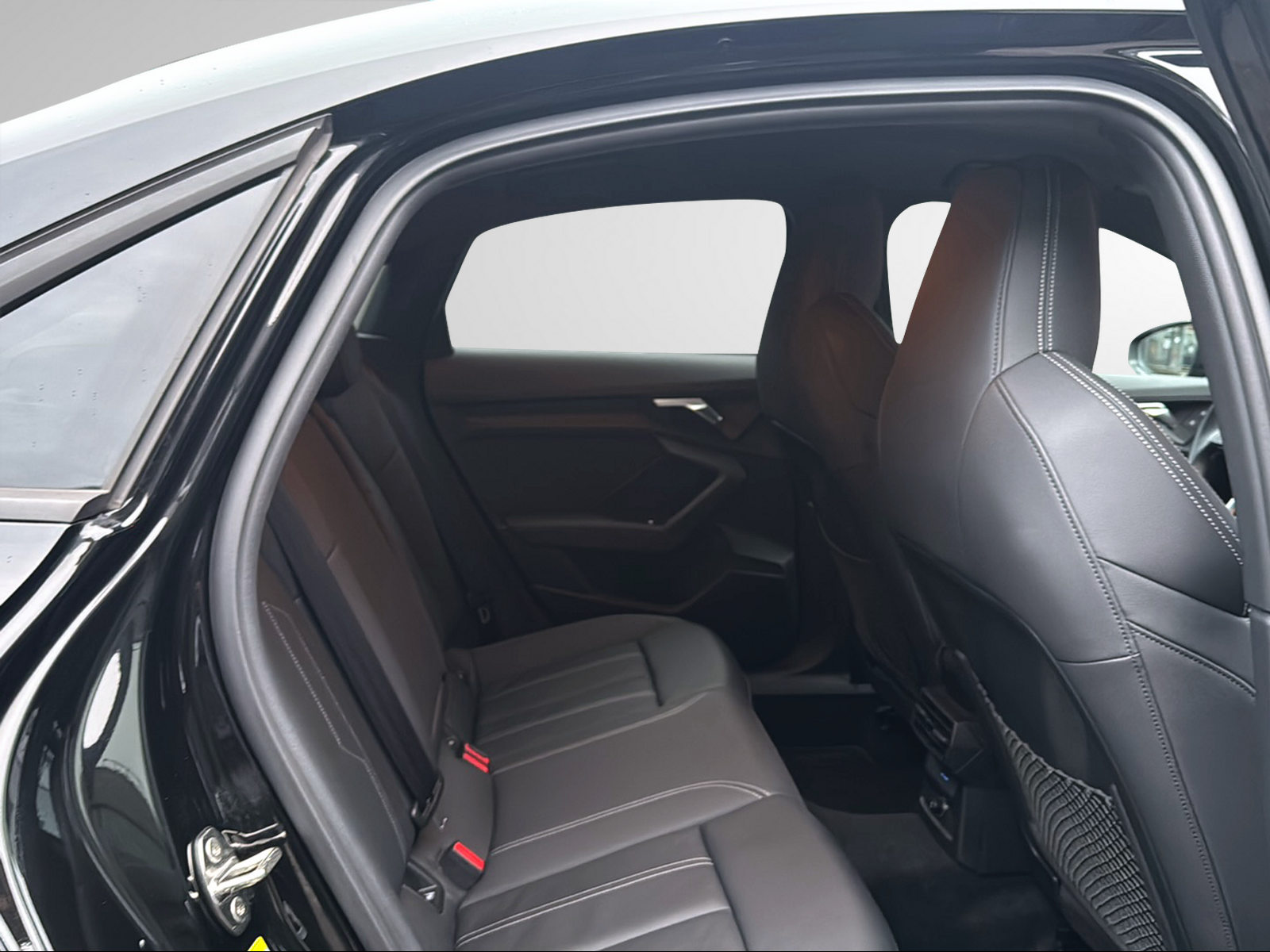 AUDI A3 Limousine 35 TFSI S-Line Attraction S-tronic-image-22