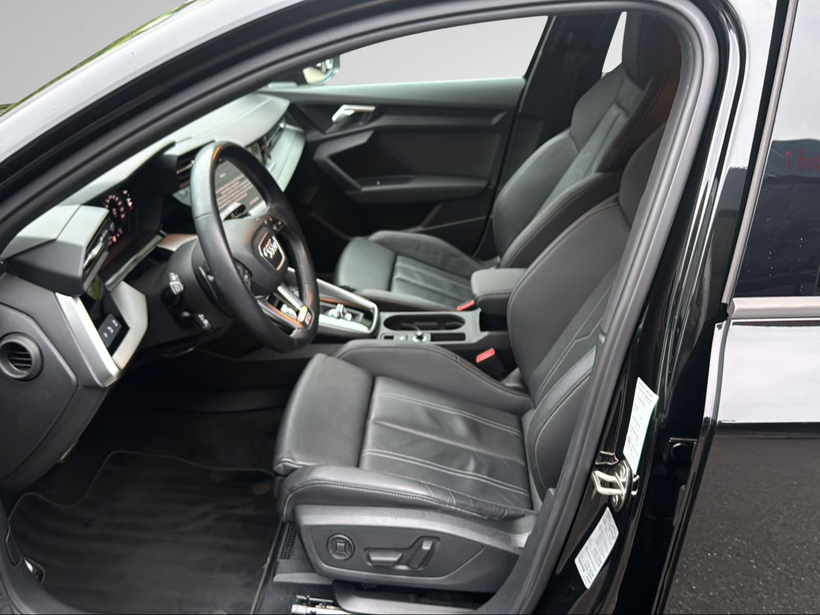 AUDI A3 Limousine 35 TFSI S-Line Attraction S-tronic-image-12