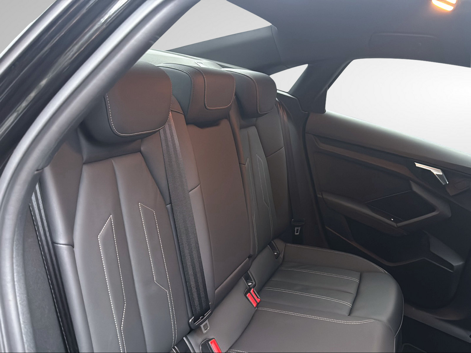 AUDI A3 Limousine 35 TFSI S-Line Attraction S-tronic-image-24