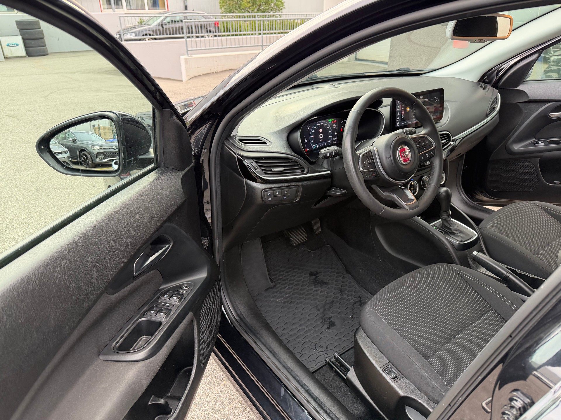 FIAT Tipo 1.5 Hybrid Station Wagon Swiss Edition-image-8