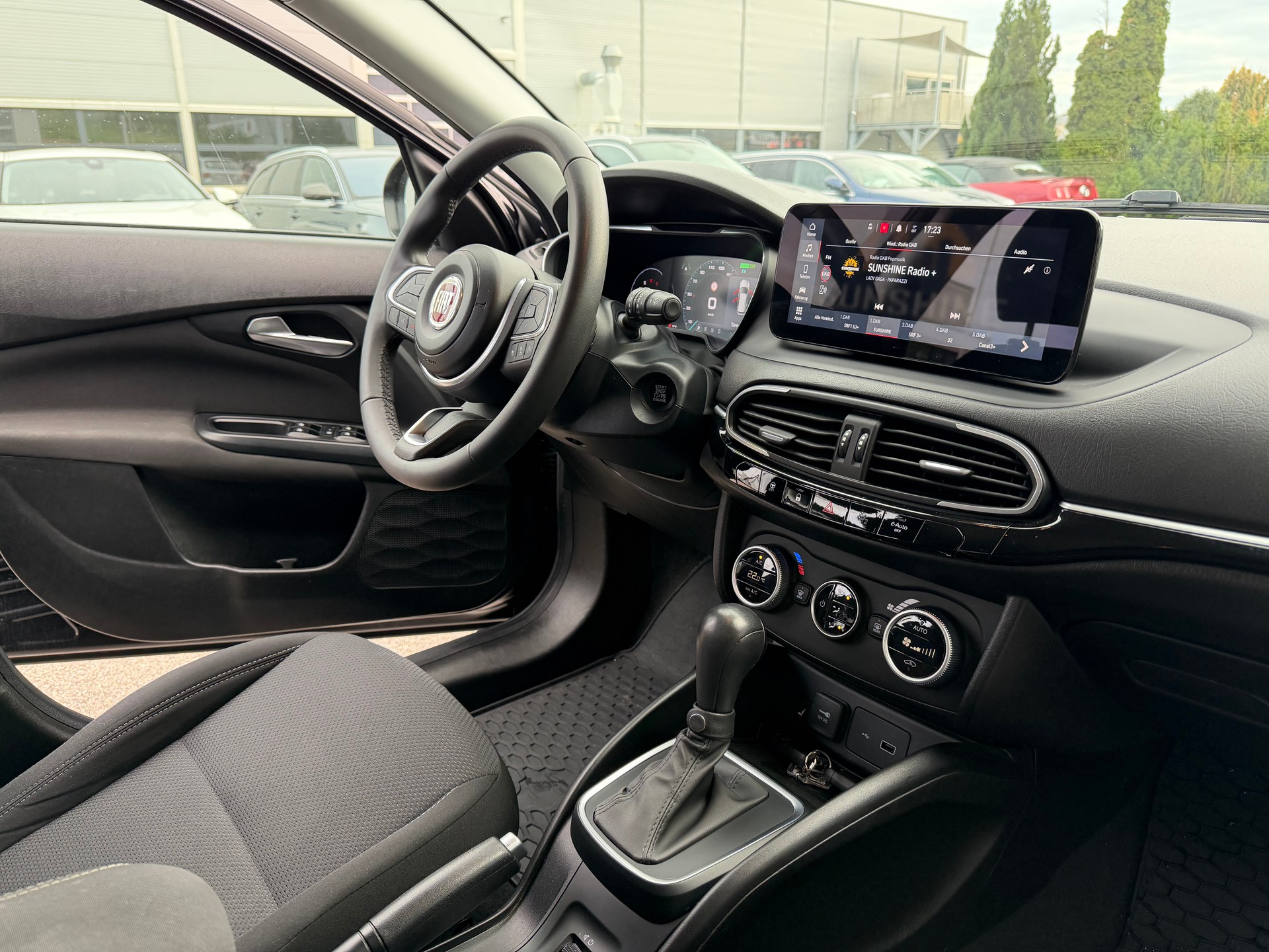 FIAT Tipo 1.5 Hybrid Station Wagon Swiss Edition-image-12