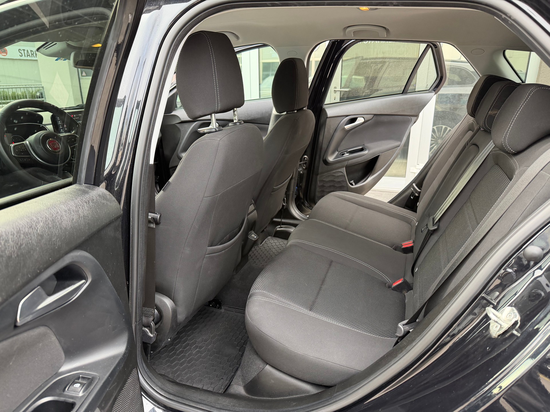 FIAT Tipo 1.5 Hybrid Station Wagon Swiss Edition-image-14