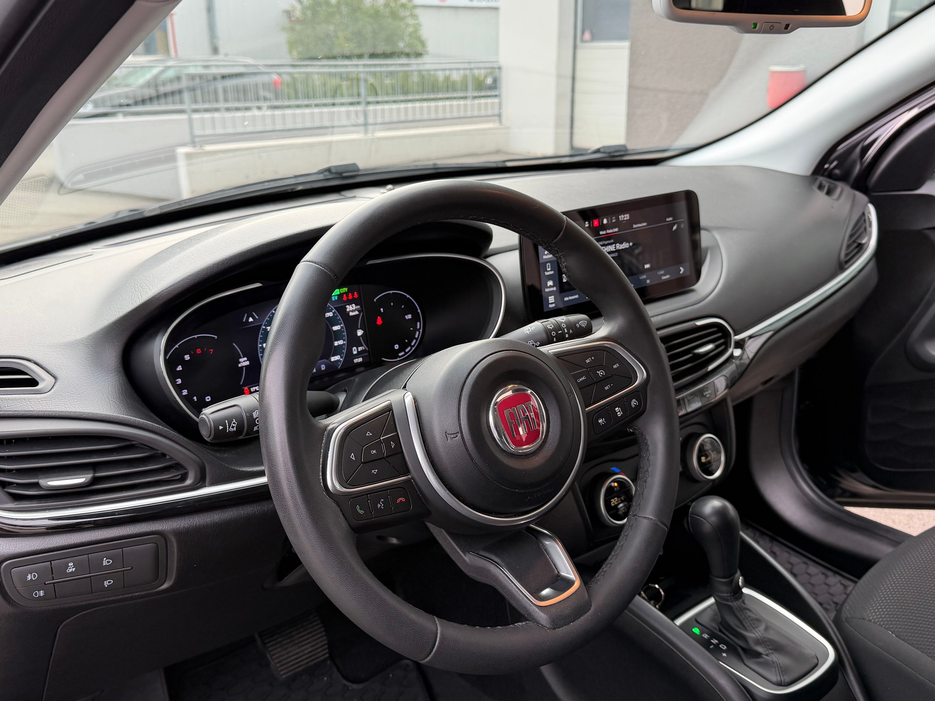 FIAT Tipo 1.5 Hybrid Station Wagon Swiss Edition-image-15
